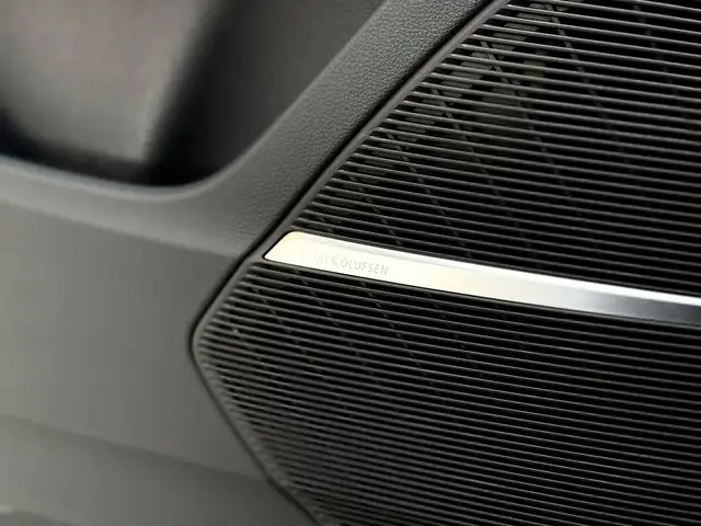 Audi Q7 view 11