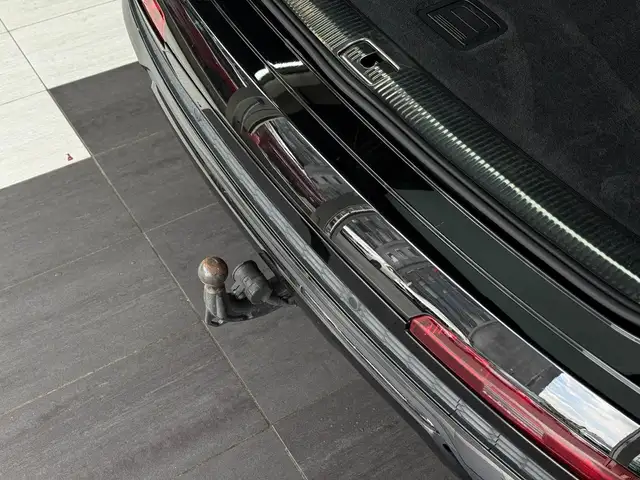 Audi Q7 view 7