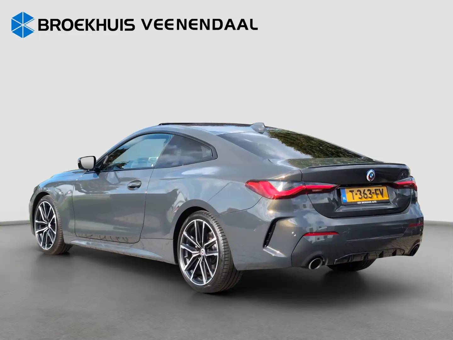 BMW 420 4-serie Coupe 420i M-Sport | Pano | 19 inch | Stoe Grijs - 2