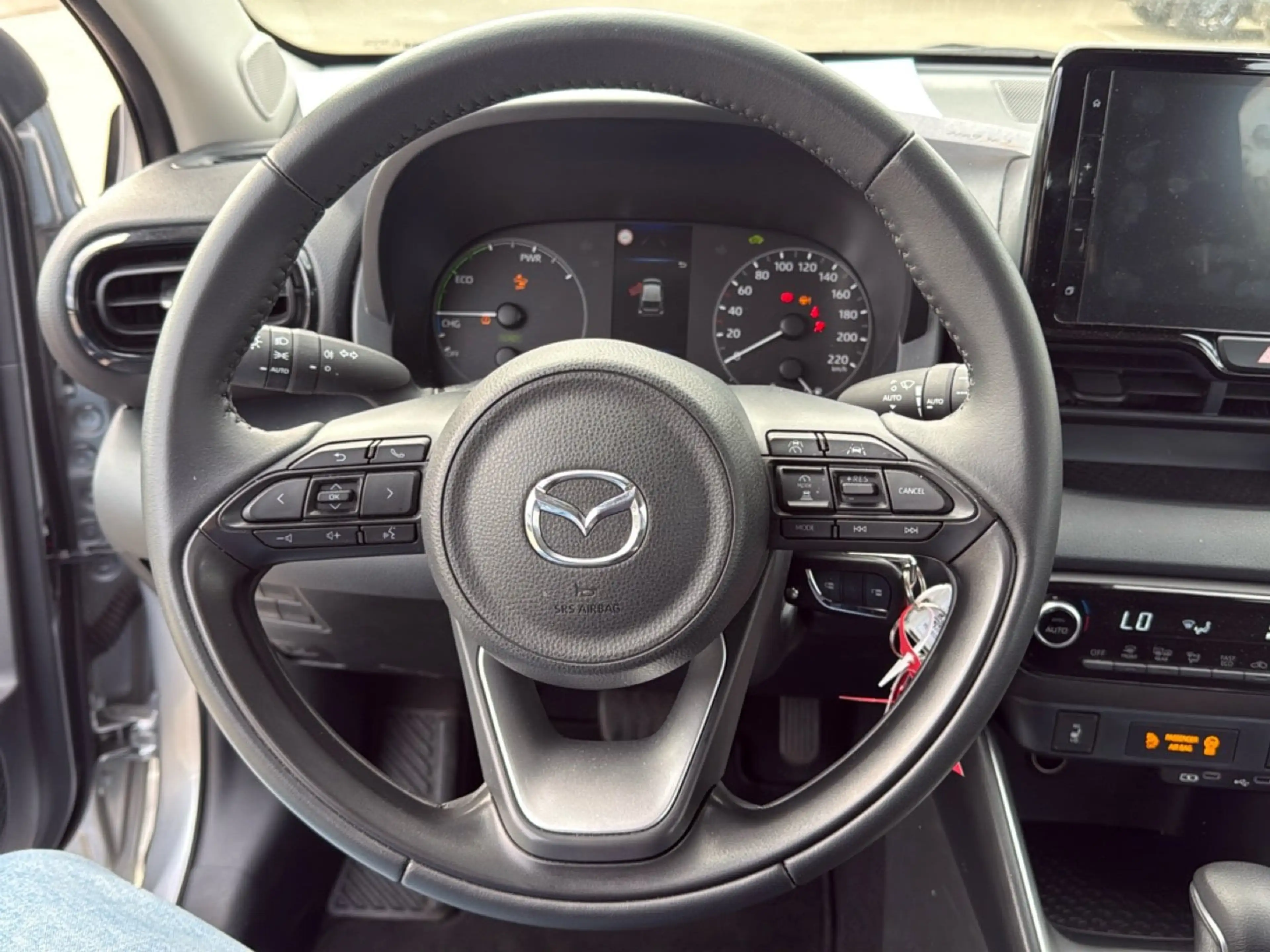 Mazda 2 1.5 Hybrid VVT-i 116 Centre-Line — photo 11