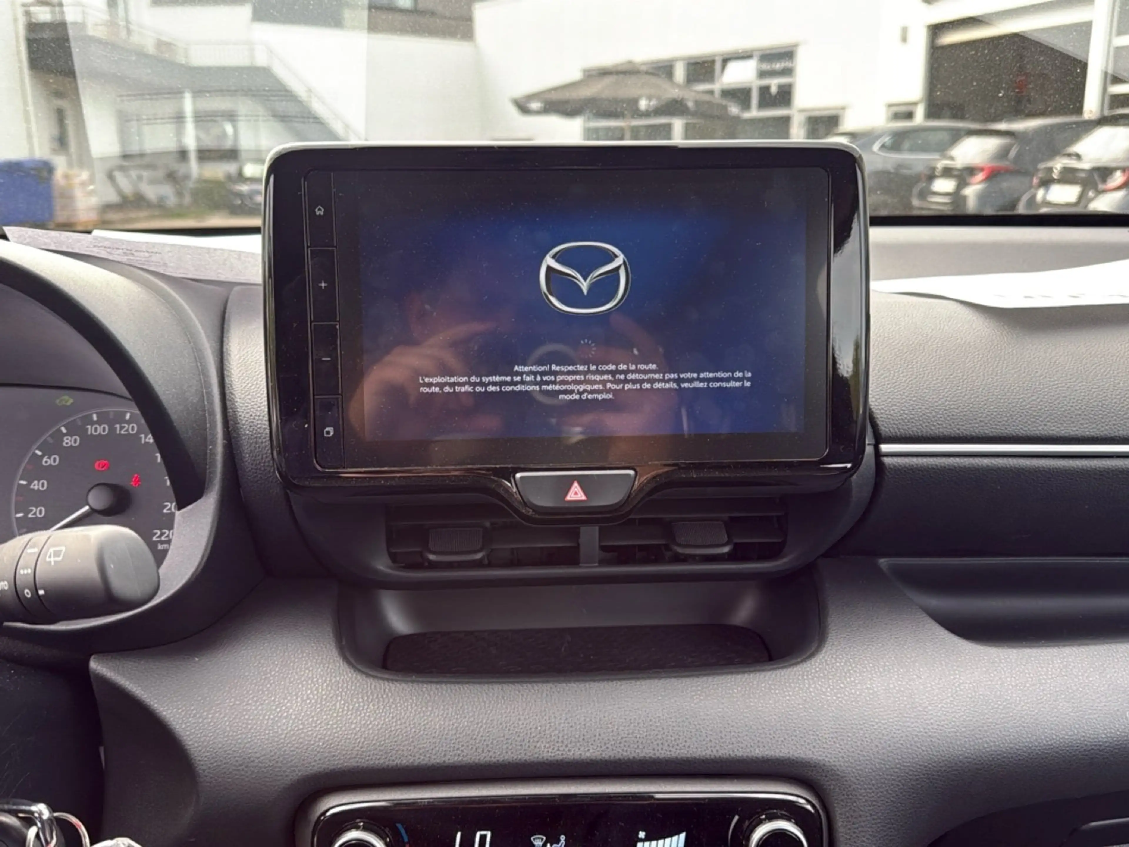 Mazda 2 1.5 Hybrid VVT-i 116 Centre-Line — photo 12