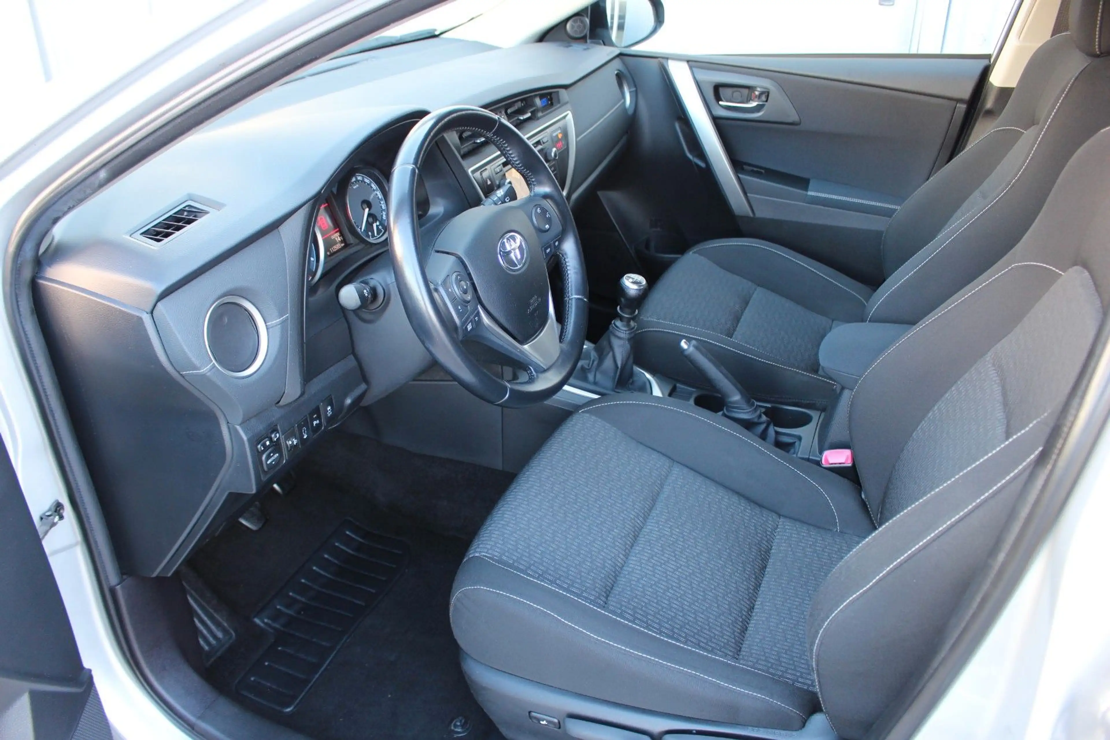 Toyota Auris 1.6i Edition+Navi+Kamera+Standhzg+Klimaaut — photo 11