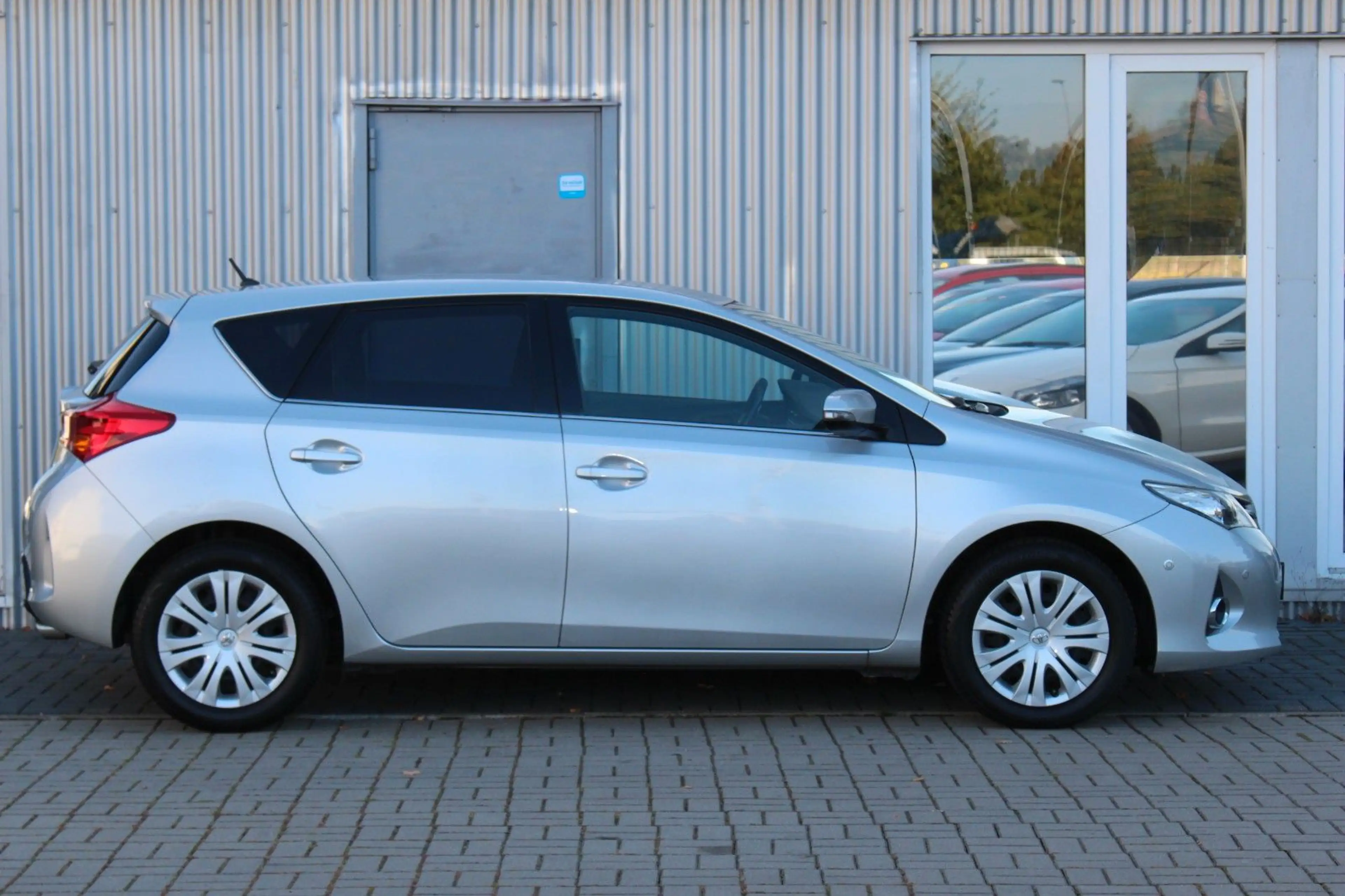 Toyota Auris 1.6i Edition+Navi+Kamera+Standhzg+Klimaaut — photo 6