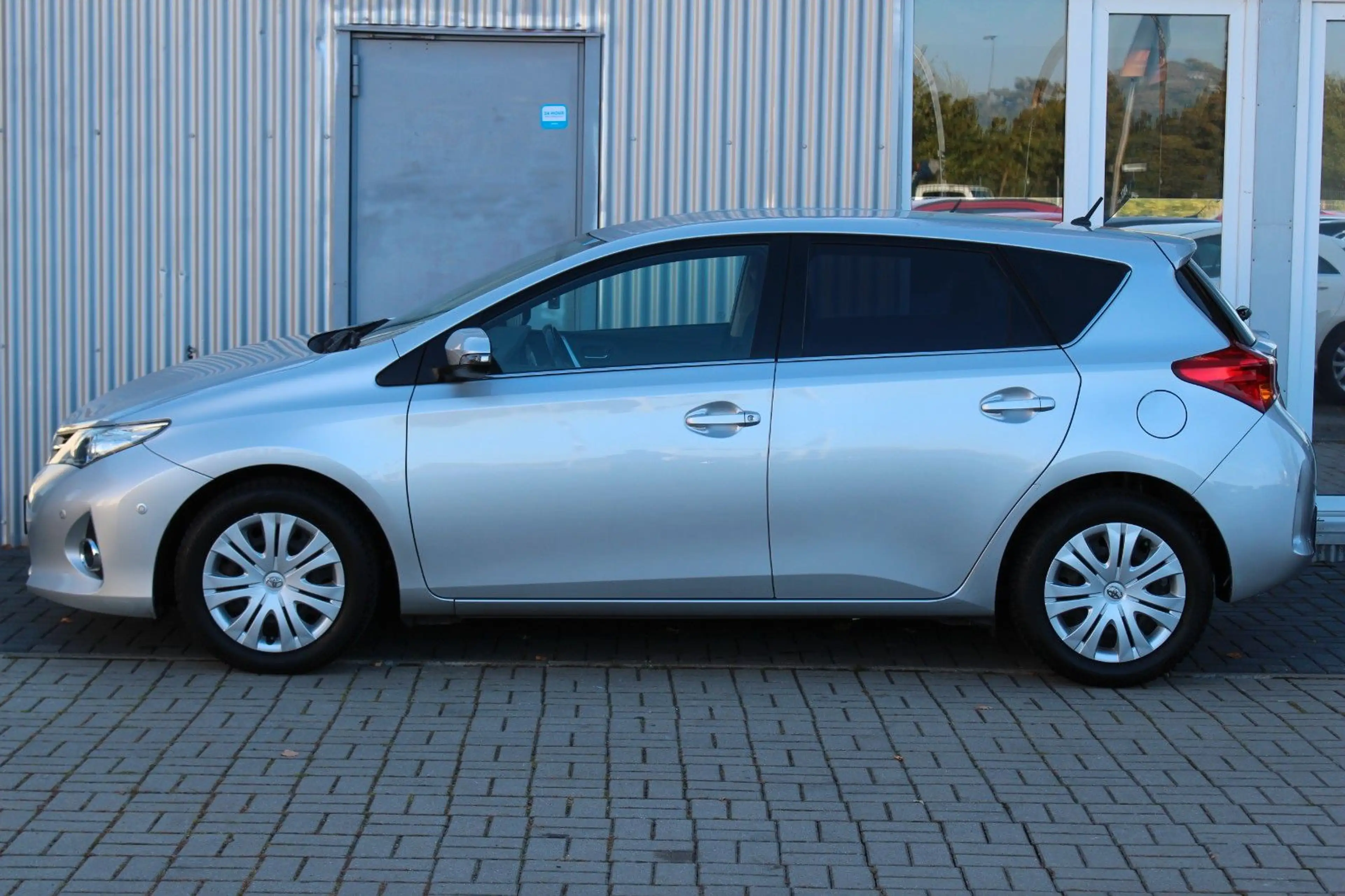 Toyota Auris 1.6i Edition+Navi+Kamera+Standhzg+Klimaaut — photo 5