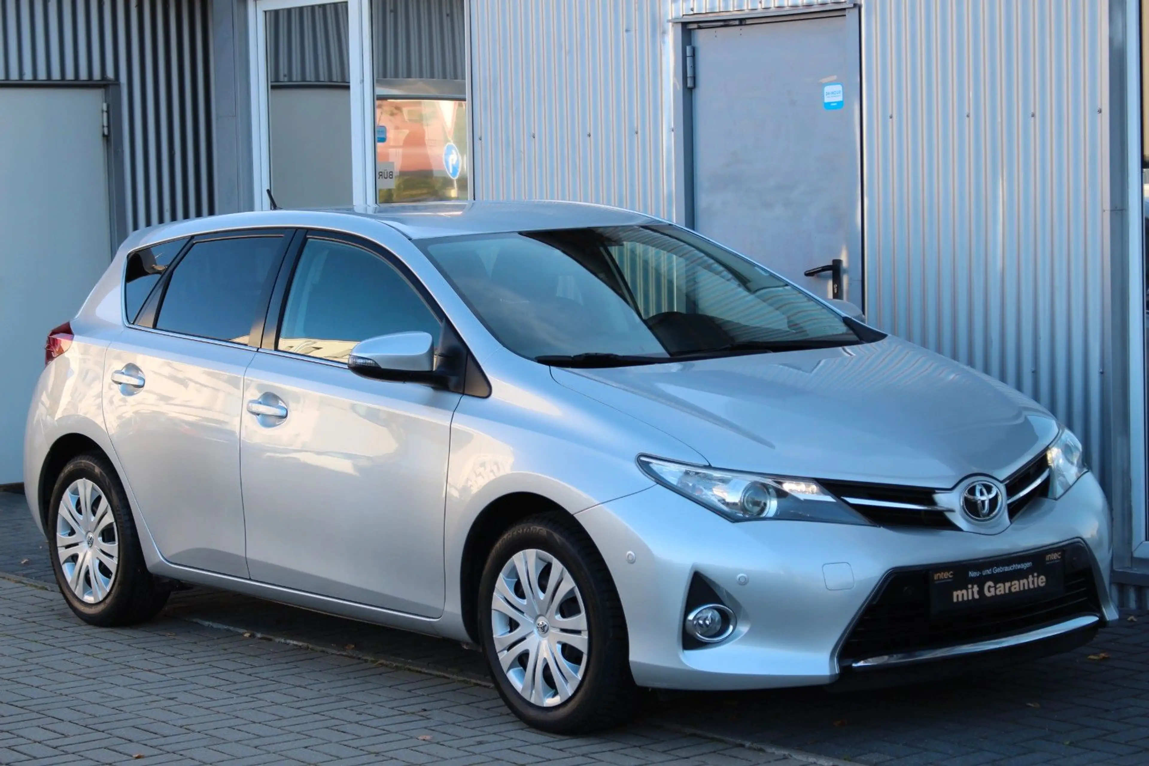 Toyota Auris 1.6i Edition+Navi+Kamera+Standhzg+Klimaaut — photo 3