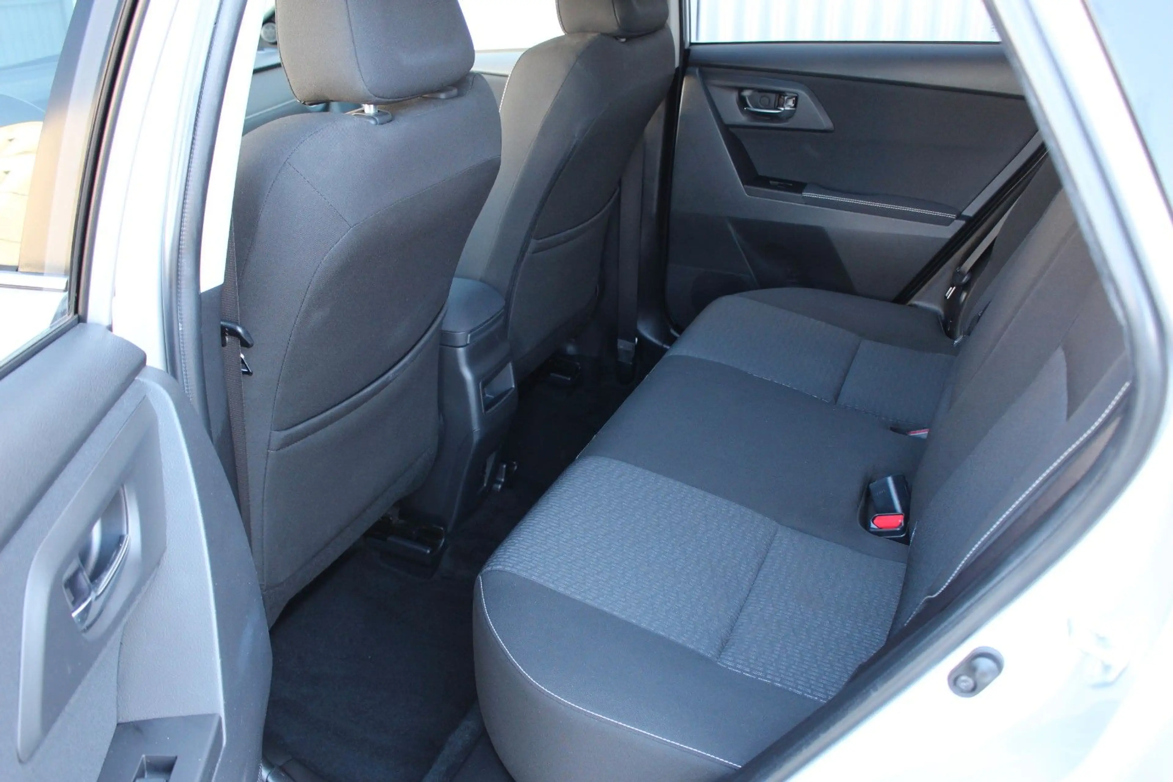 Toyota Auris 1.6i Edition+Navi+Kamera+Standhzg+Klimaaut — photo 12