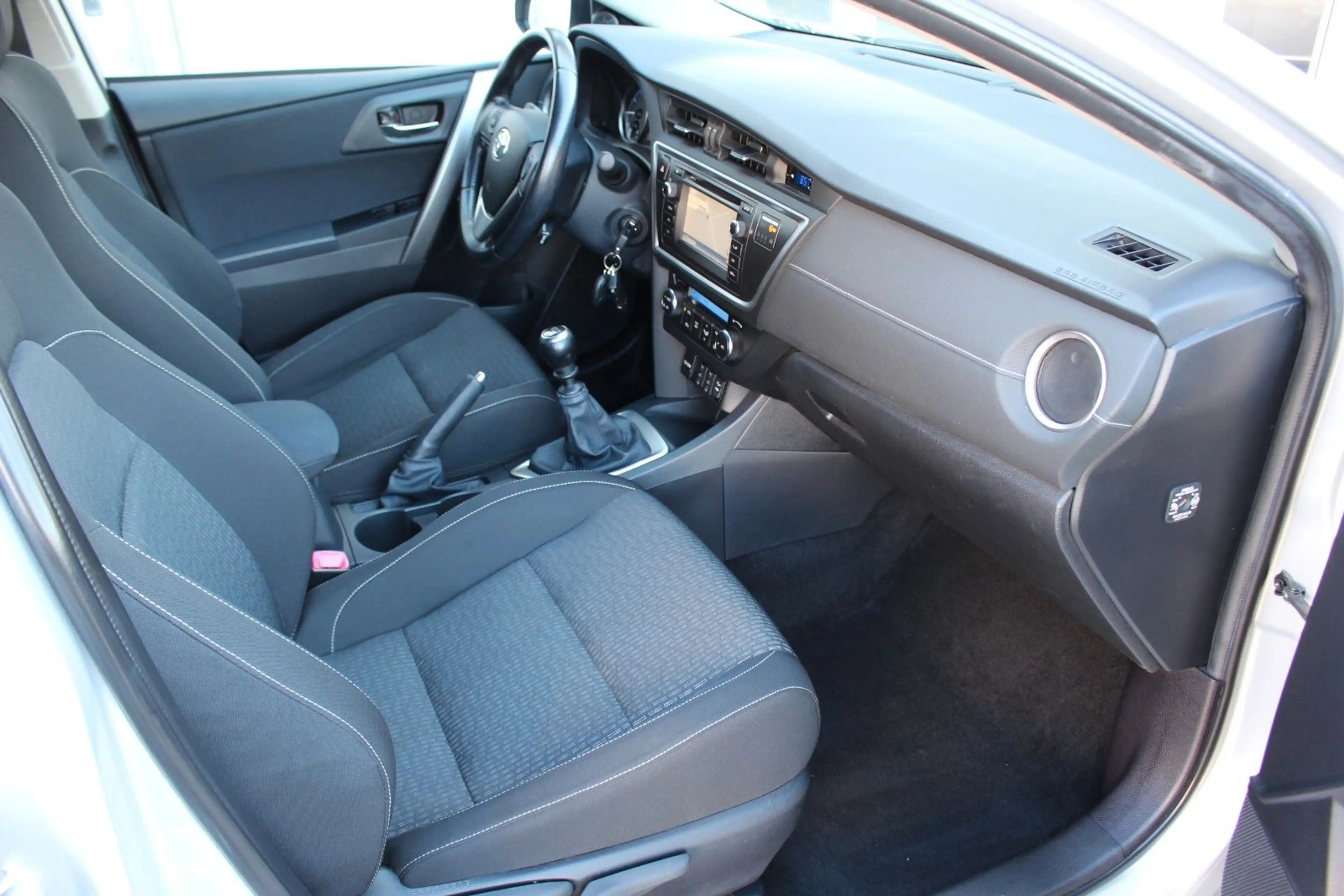 Toyota Auris 1.6i Edition+Navi+Kamera+Standhzg+Klimaaut — photo 15