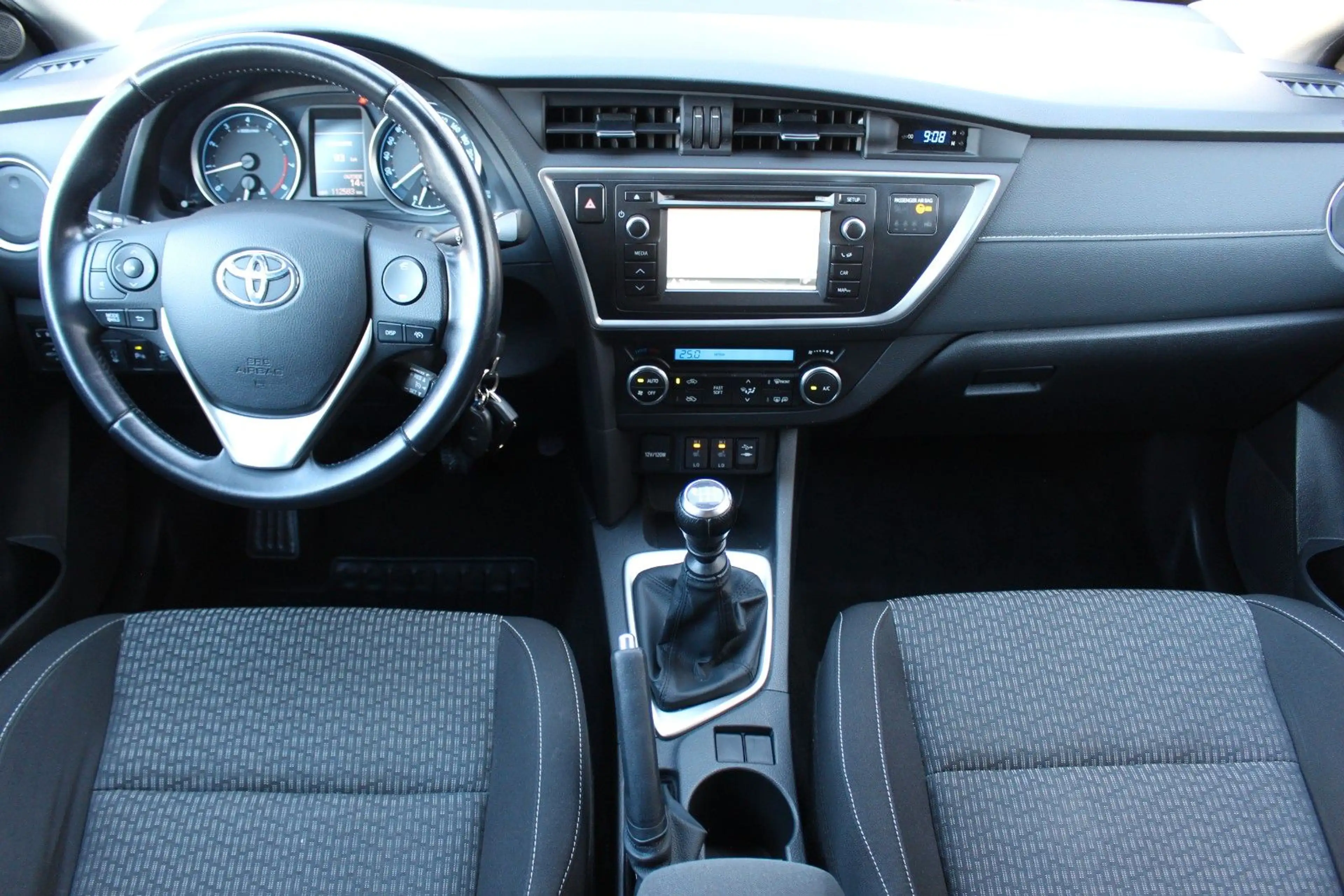 Toyota Auris 1.6i Edition+Navi+Kamera+Standhzg+Klimaaut — photo 13