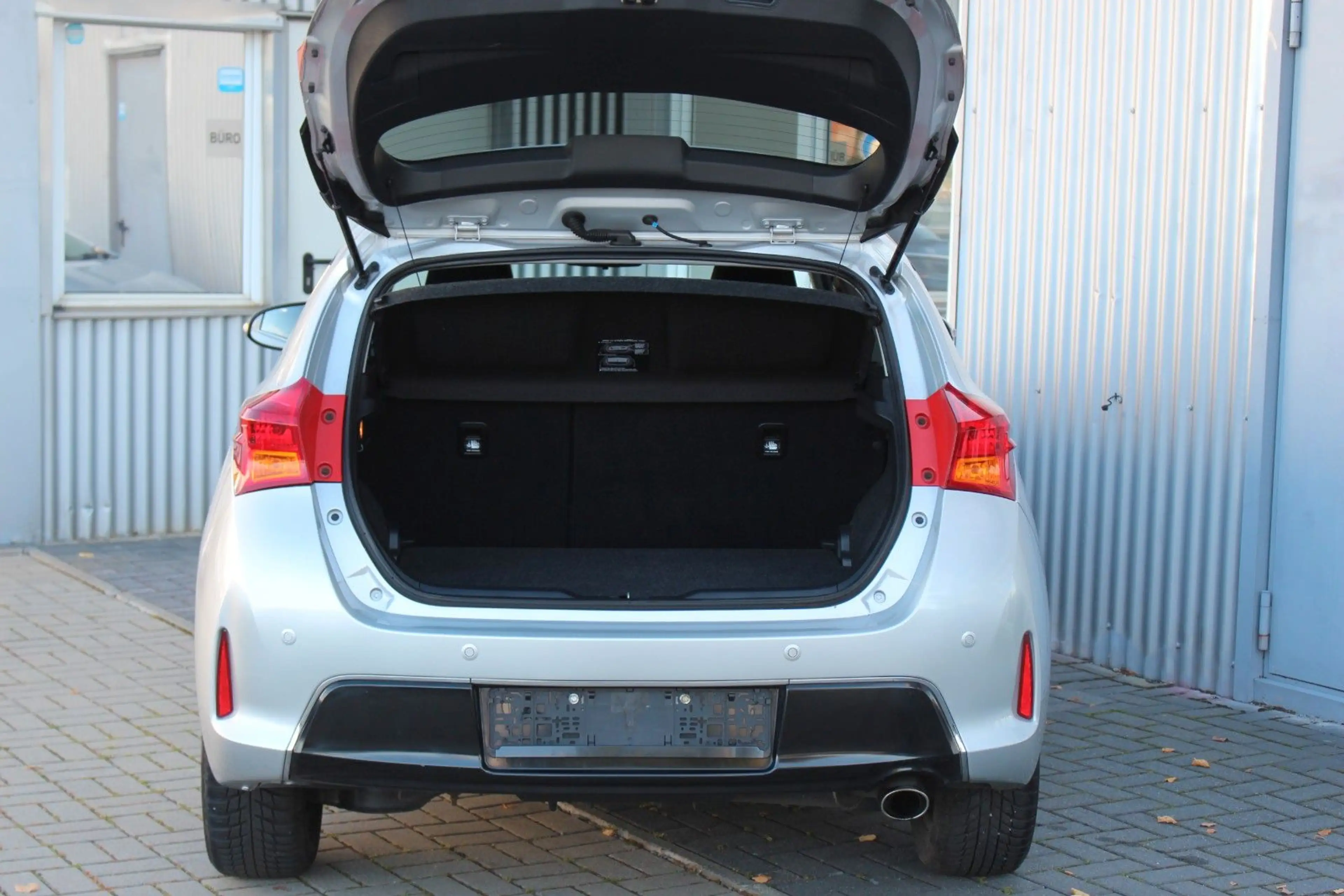 Toyota Auris 1.6i Edition+Navi+Kamera+Standhzg+Klimaaut — photo 9