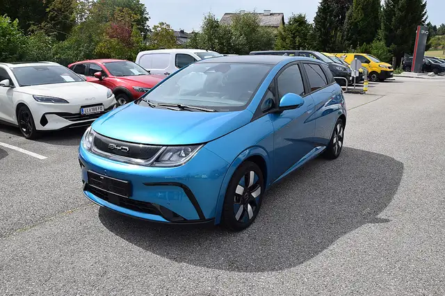 BYD Dolphin 60,4 kWh Design Österreich Paket *8-fach bereift*