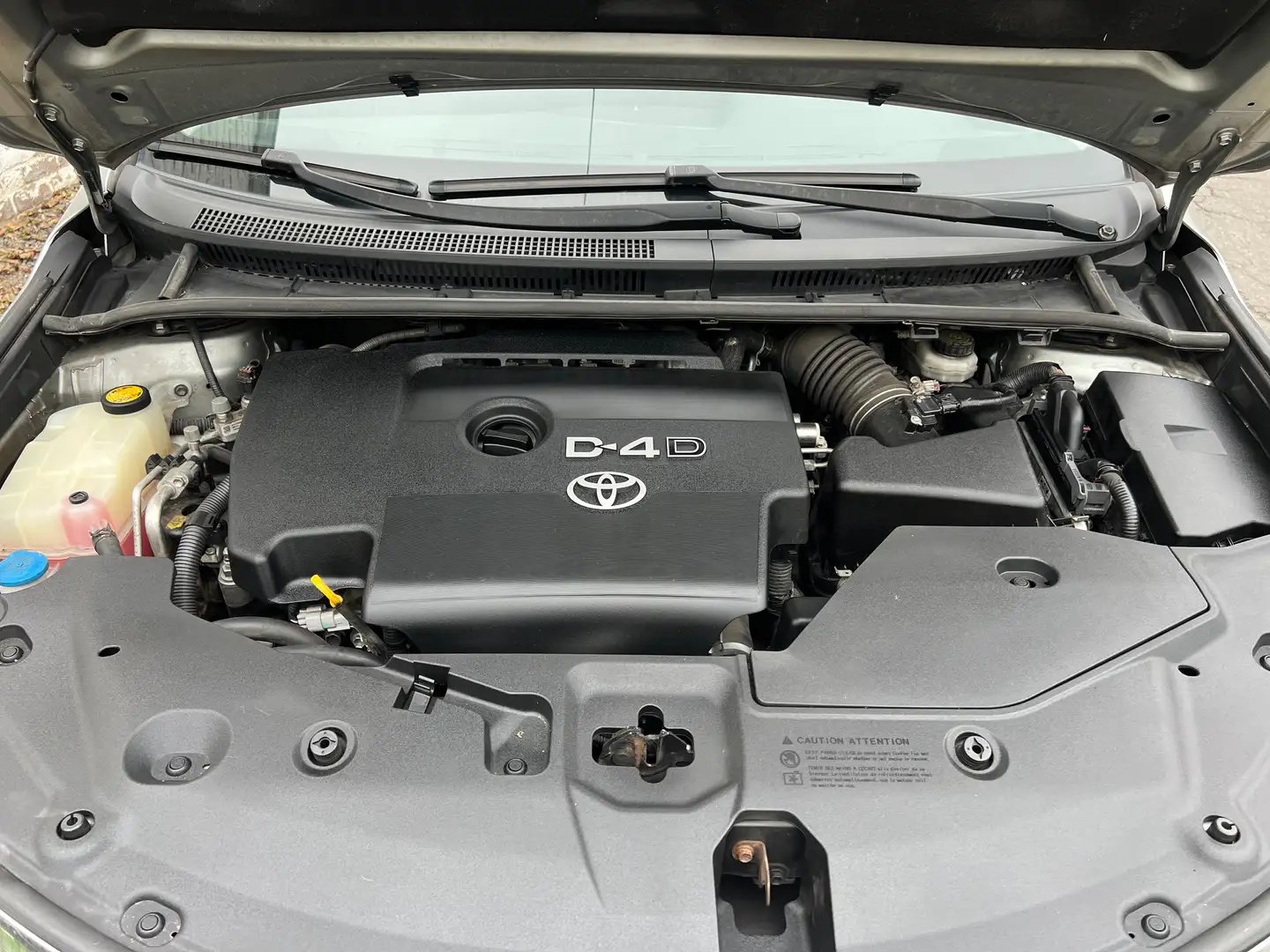 Toyota Avensis 2.0 Turbo D4D 16v Linea Luna - 2