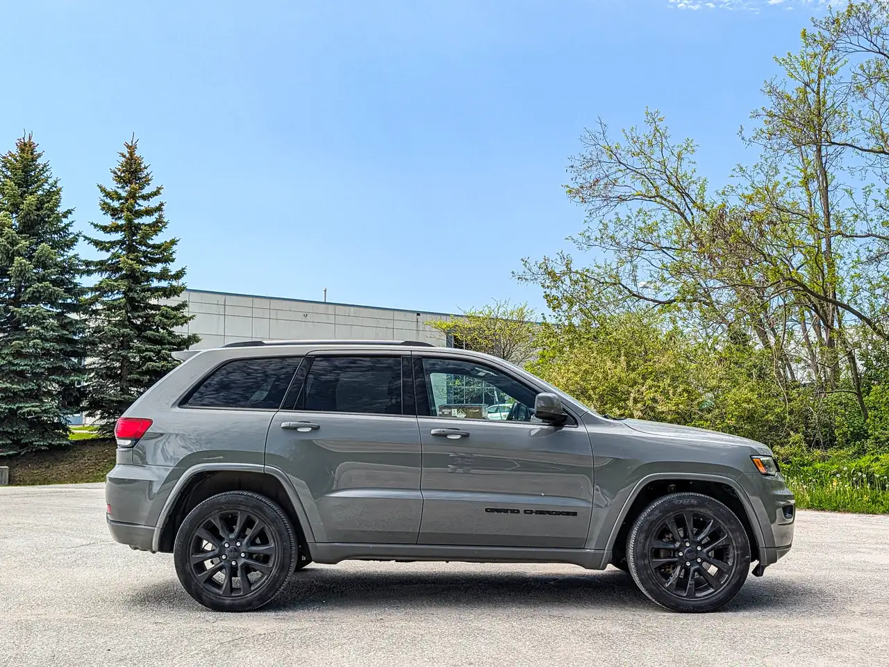 Jeep Grand Cherokee снимка Jeep Grand Cherokee
