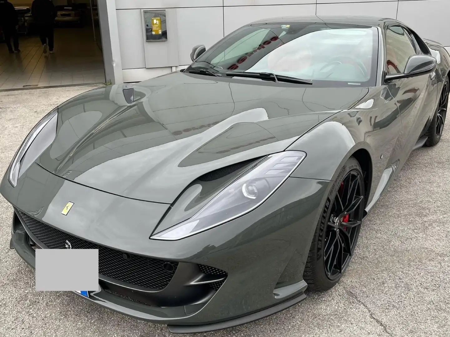Ferrari 812 Superfast - 1