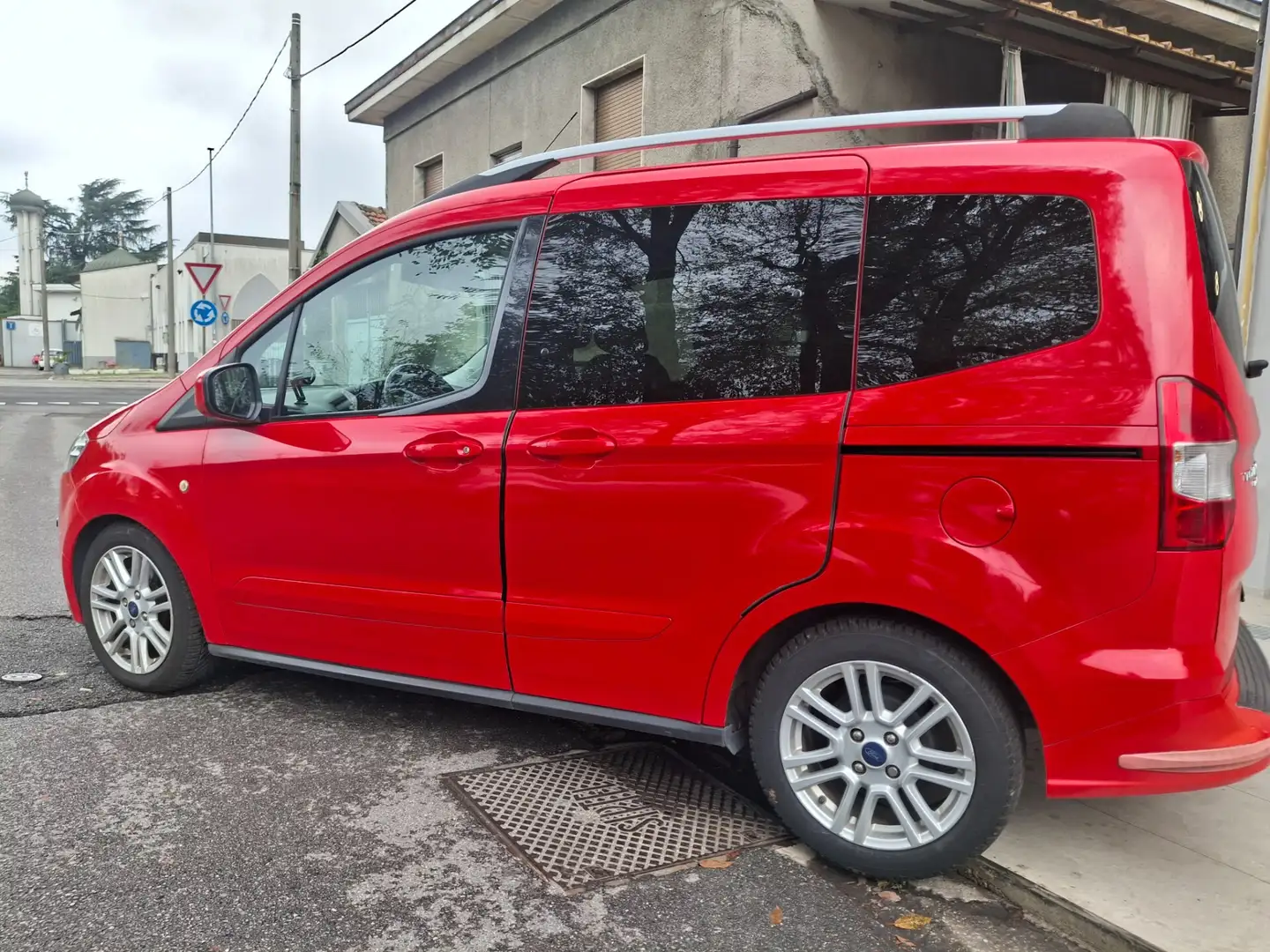 Ford Tourneo Courier Tourneo Courier 1.0 EcoBoost 100 CV Plus benzina Rouge - 1