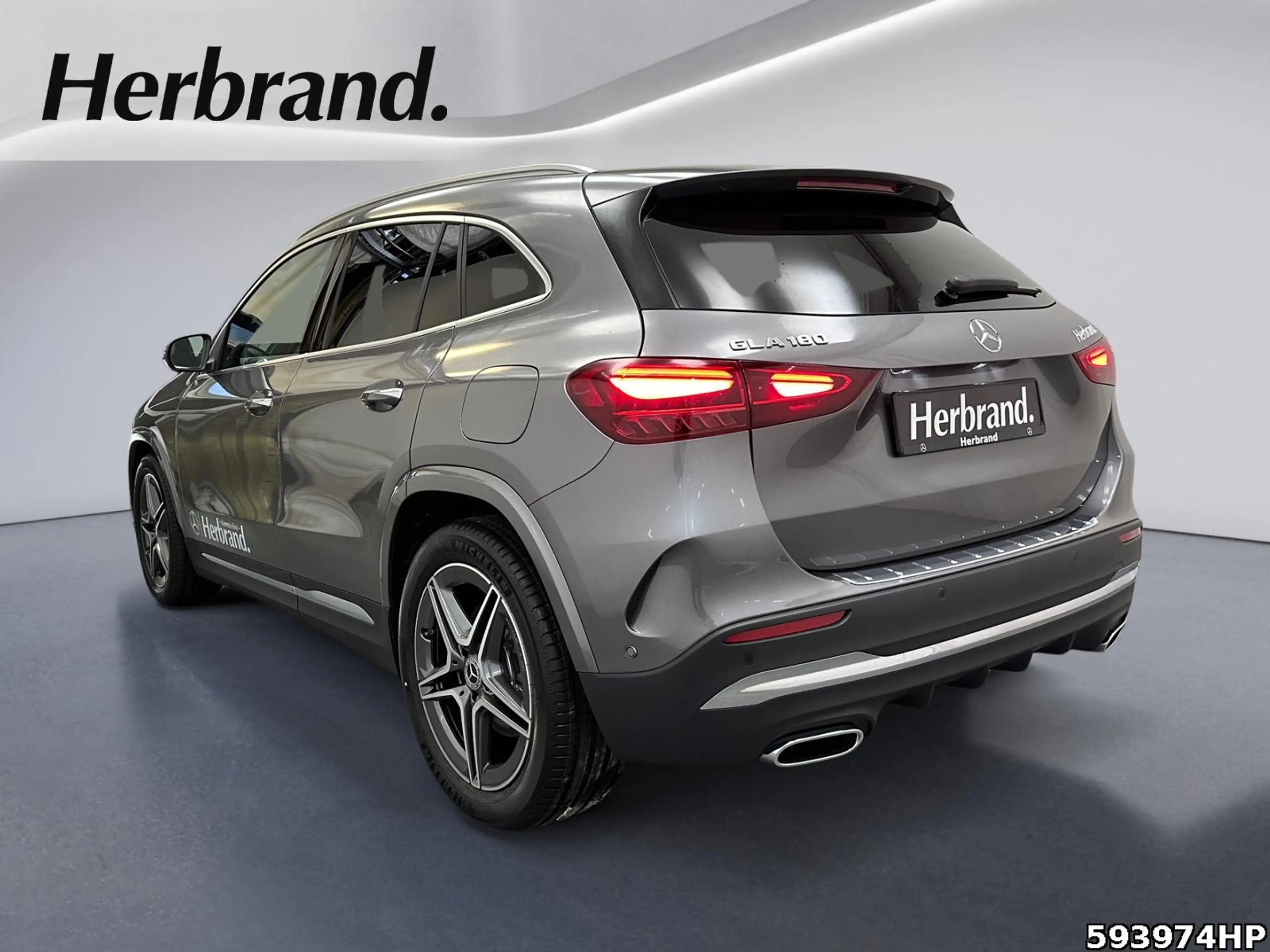 Mercedes-Benz GLA 180 +AMG-LINE+FAHRASSIST+MULTIBEAM+KEYLESS+ — photo 4
