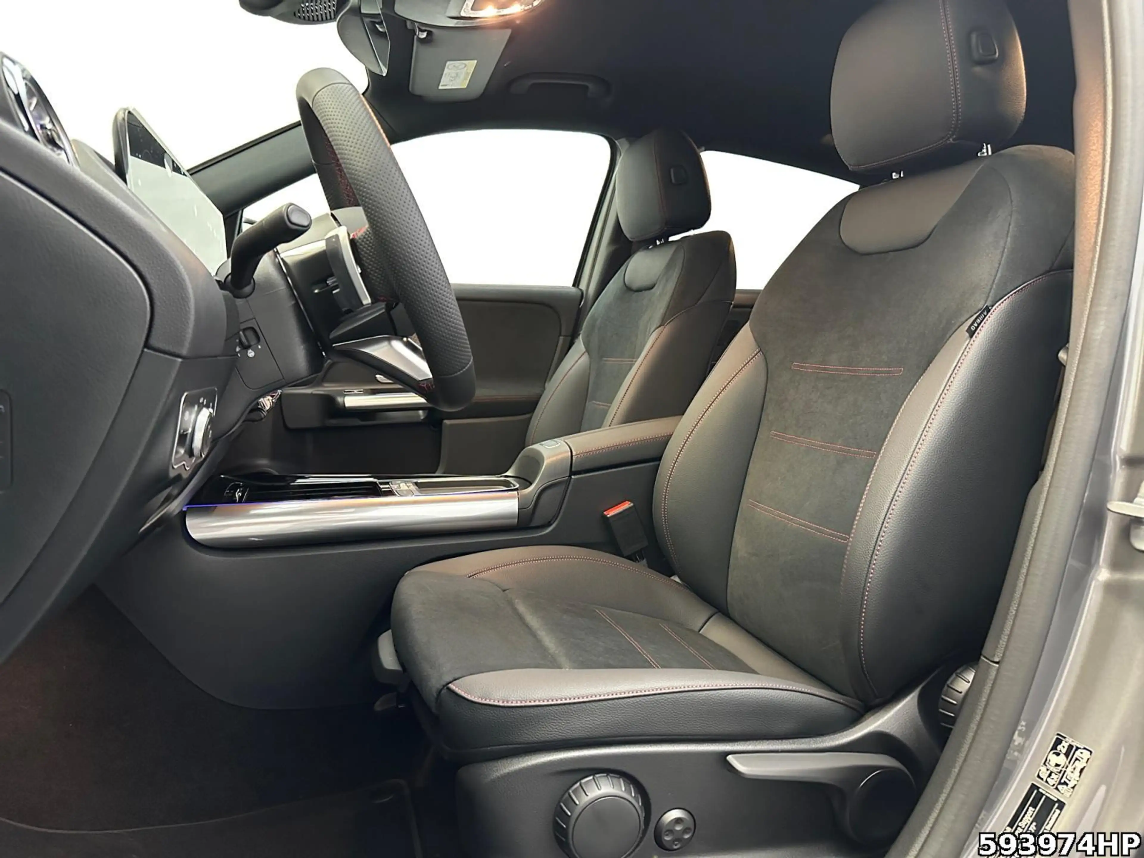 Mercedes-Benz GLA 180 +AMG-LINE+FAHRASSIST+MULTIBEAM+KEYLESS+ — photo 10