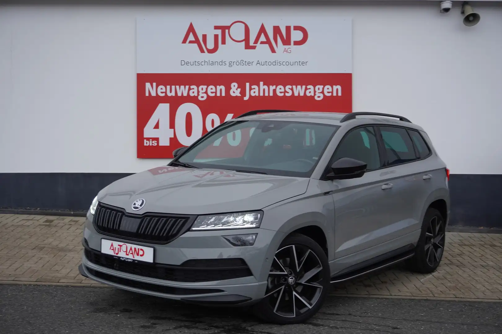 Skoda Karoq 2.0 TDI Sportline 4x4 LED ACC DCC 360° AHK Grau - 2