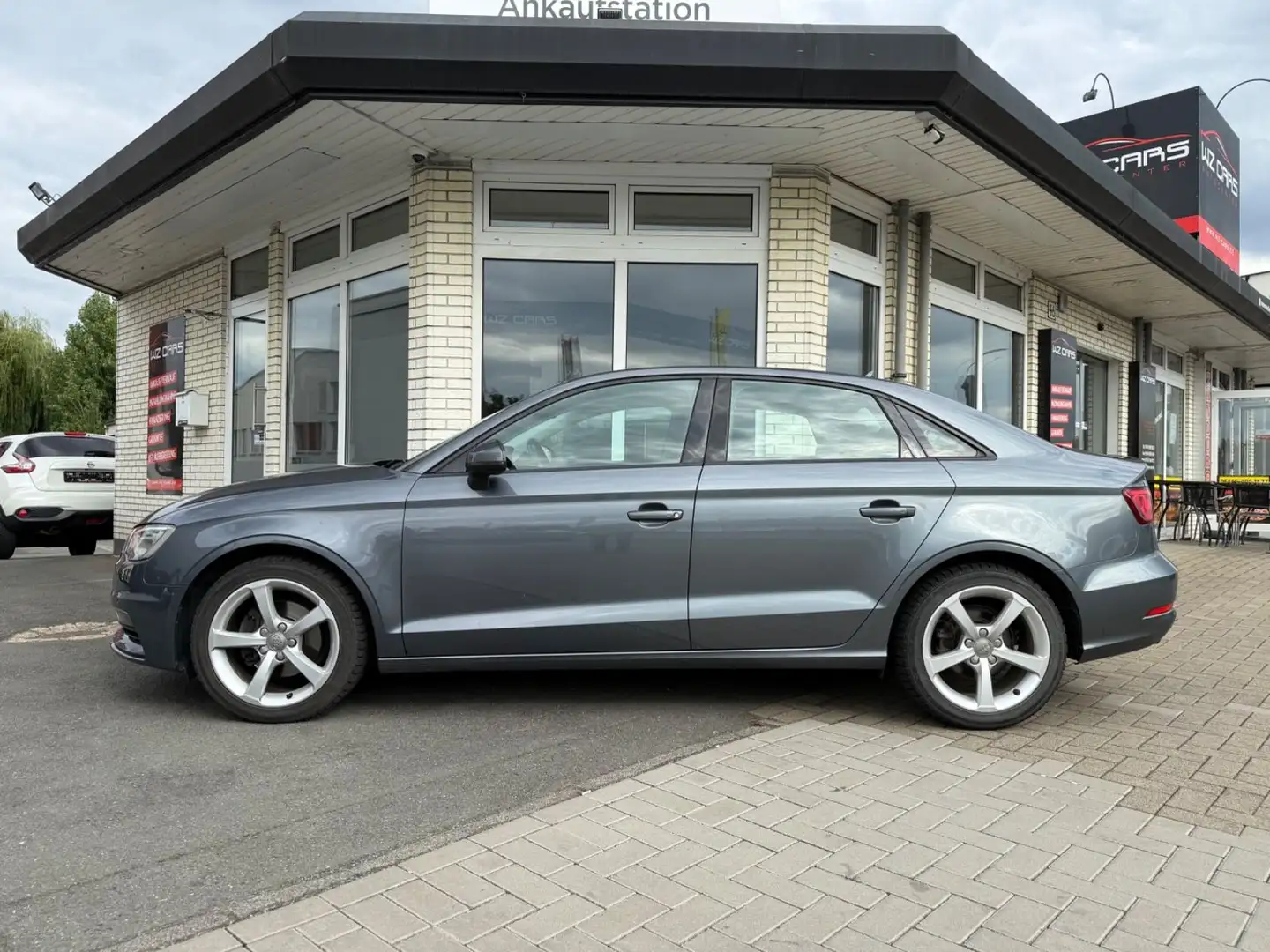 Audi A3 Limousine attraction ultra NAVI KLIMA PDC AHK Grigio - 2