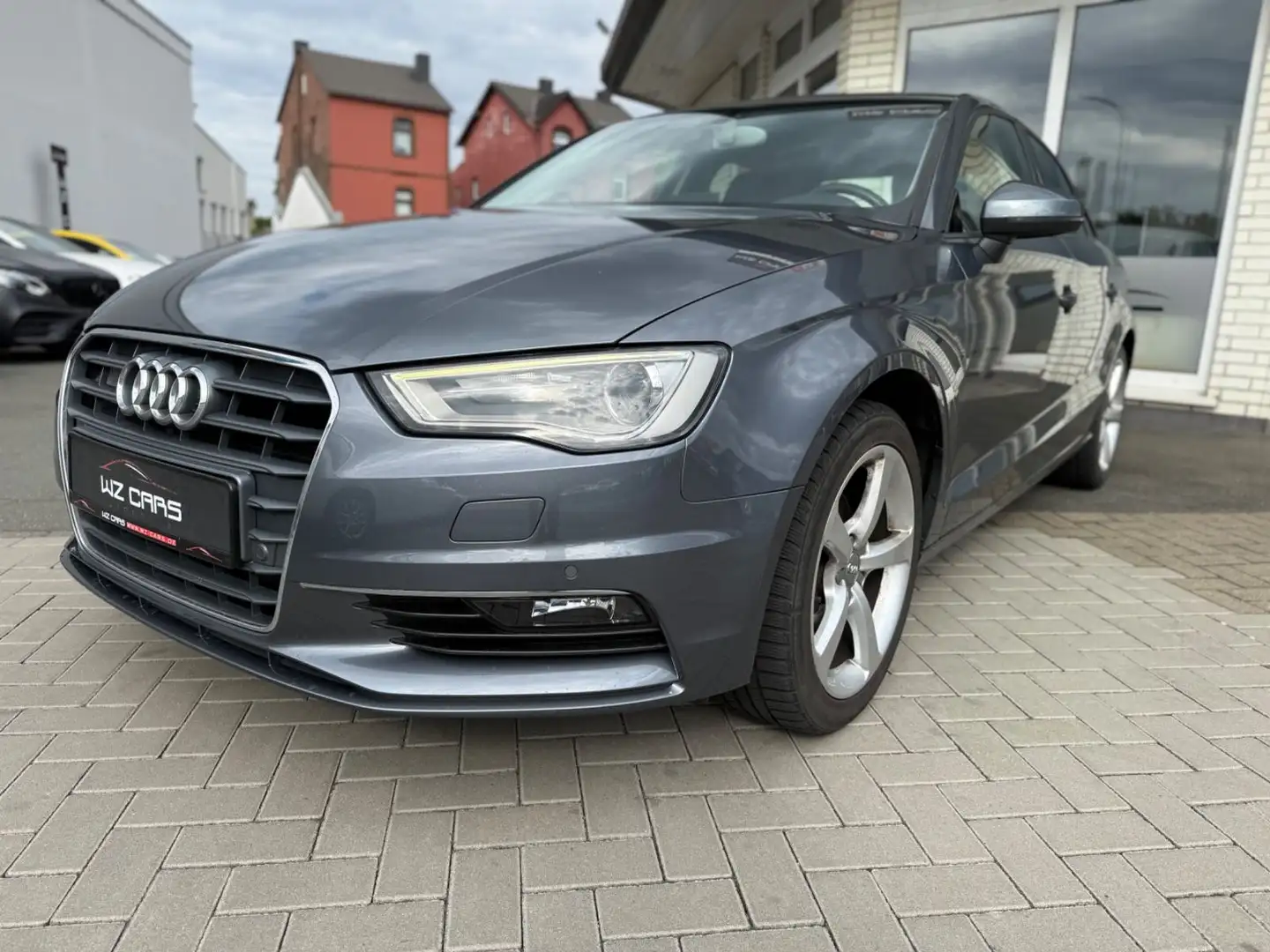 Audi A3 Limousine attraction ultra NAVI KLIMA PDC AHK Grigio - 1
