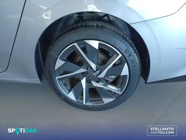Peugeot 308 view 11