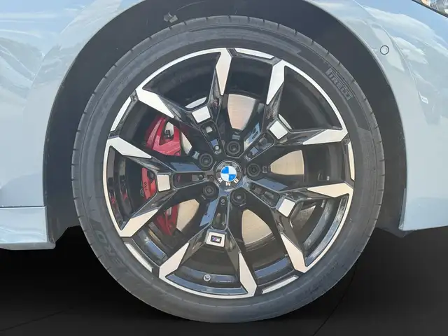 BMW 3 Series view 11