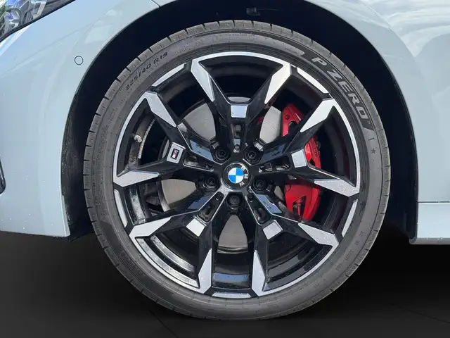 BMW 3 Series view 9