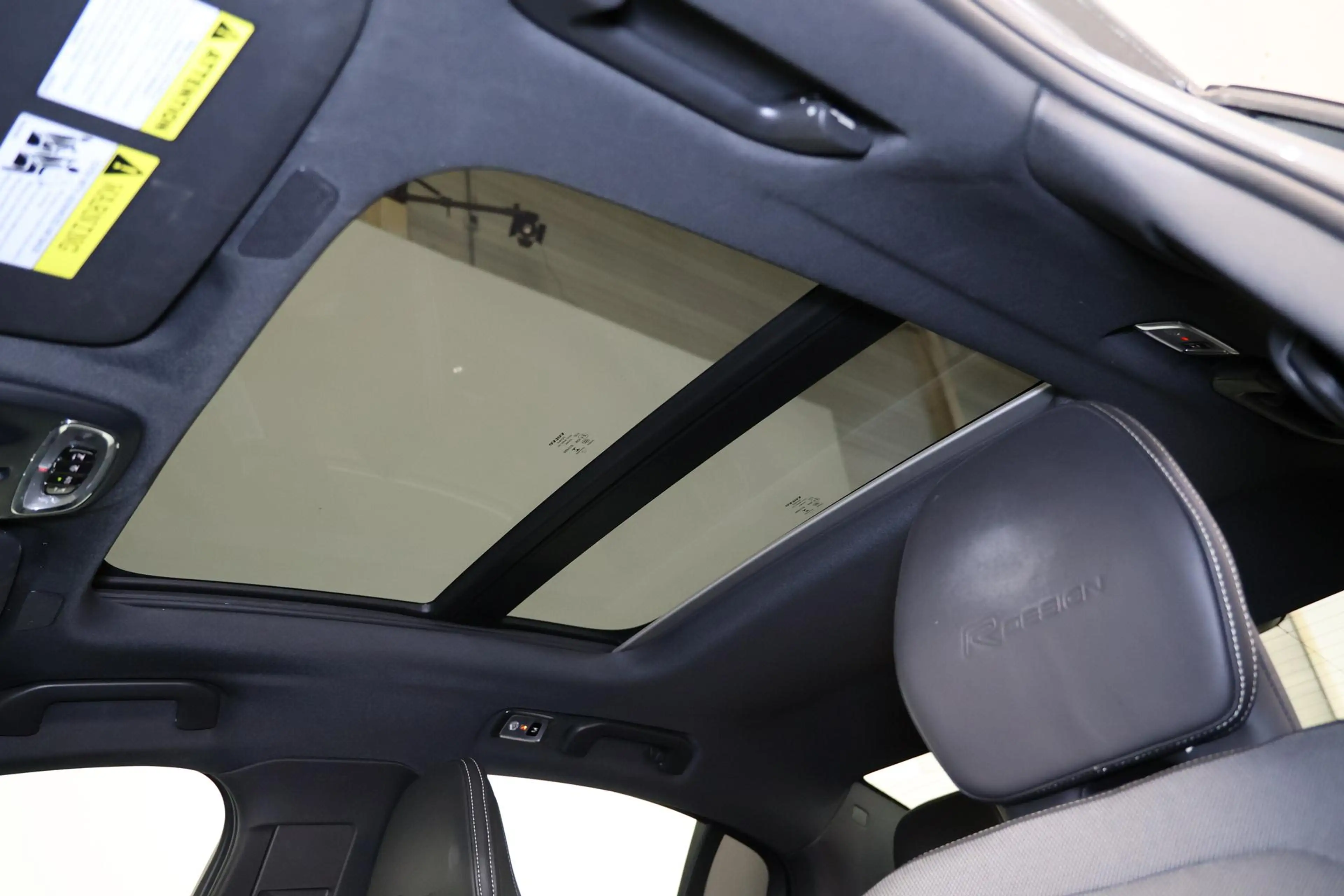 Volvo S60 T4 R-Design - Panorama/schuifdak - Parkeercamera a — photo 6