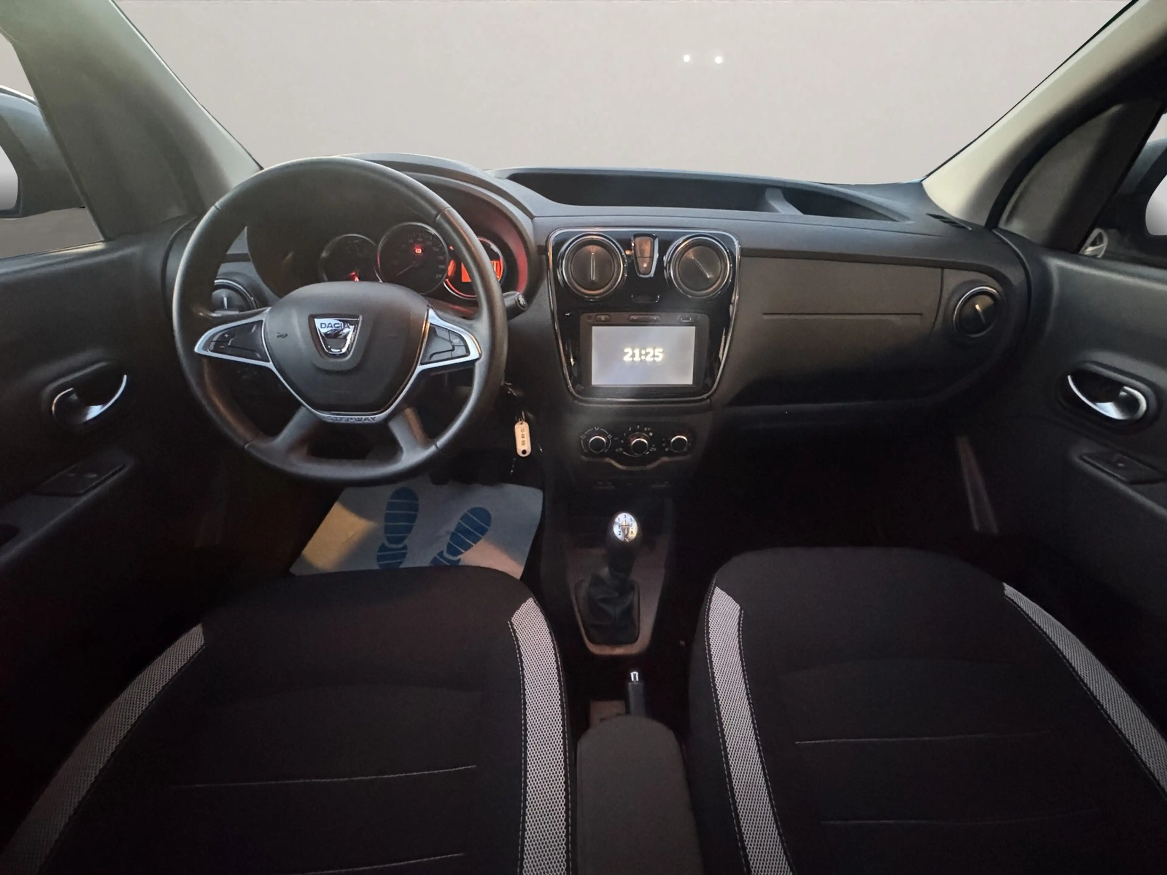 Dacia Dokker Stepway Celebration 1,6 Liter~SHZ~NAVIGATION~TEMPO — photo 9