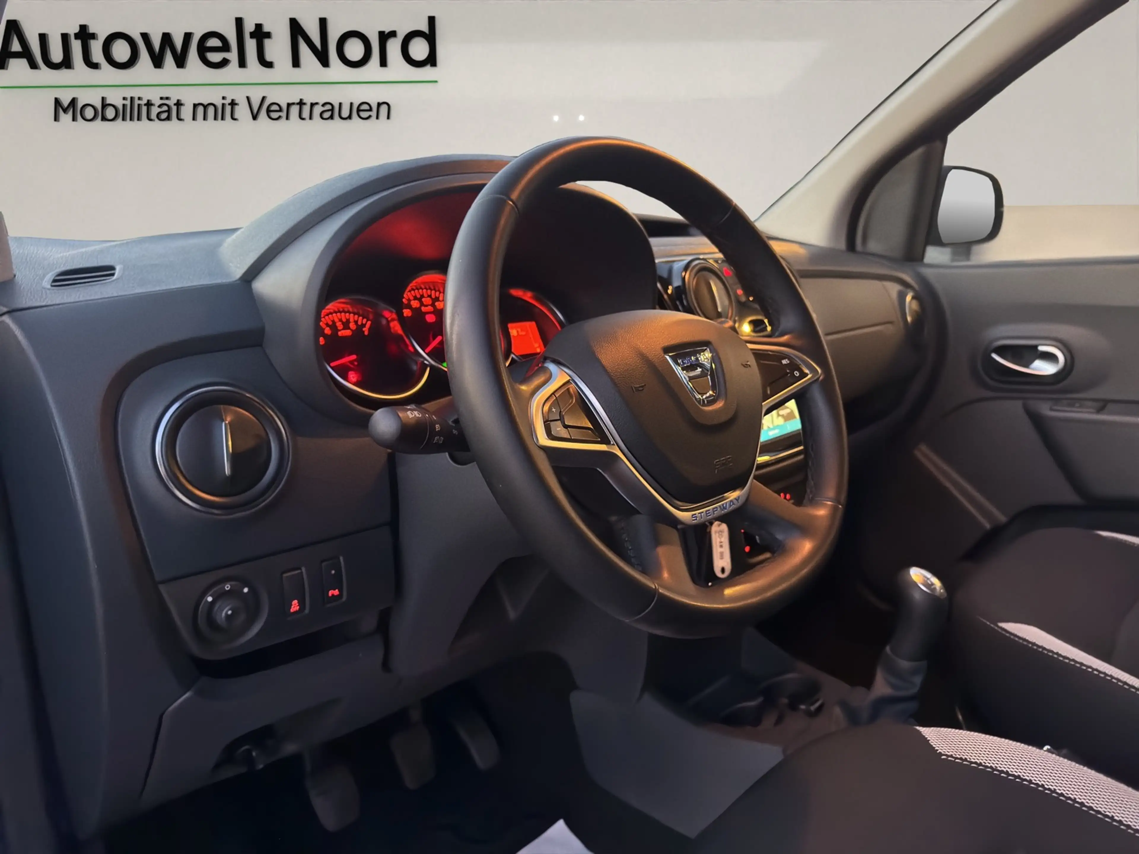 Dacia Dokker Stepway Celebration 1,6 Liter~SHZ~NAVIGATION~TEMPO — photo 11