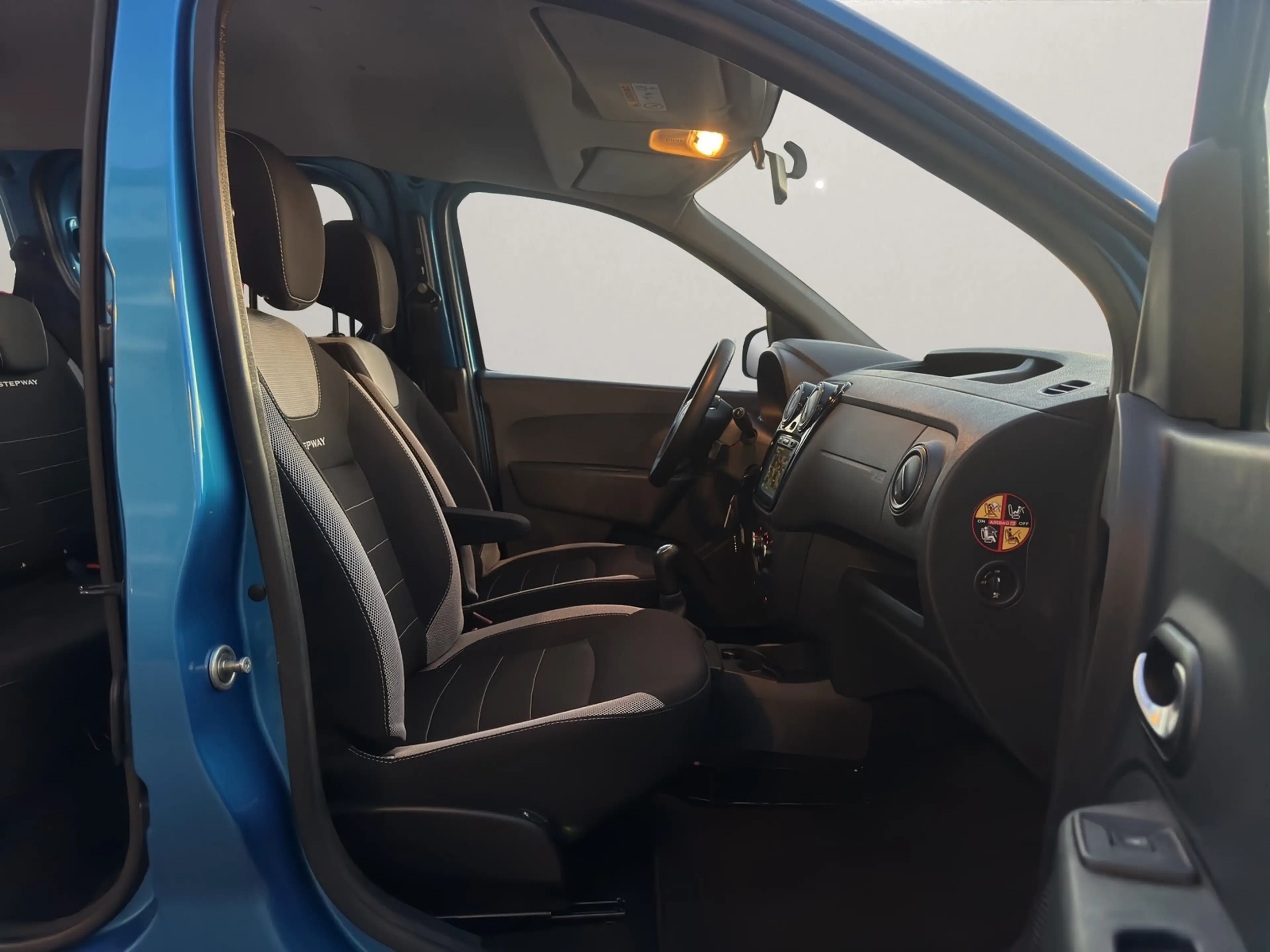 Dacia Dokker Stepway Celebration 1,6 Liter~SHZ~NAVIGATION~TEMPO — photo 13