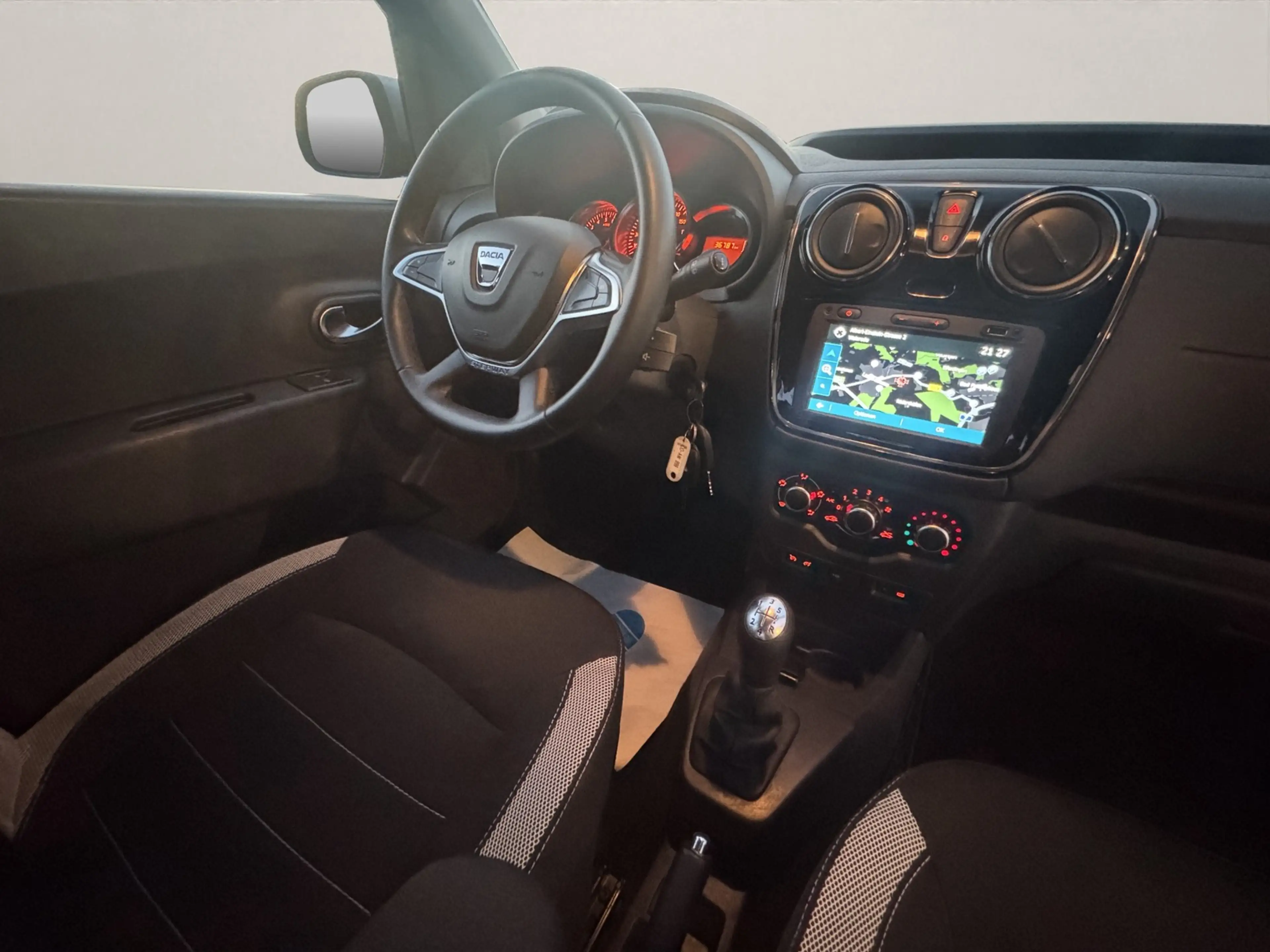 Dacia Dokker Stepway Celebration 1,6 Liter~SHZ~NAVIGATION~TEMPO — photo 14