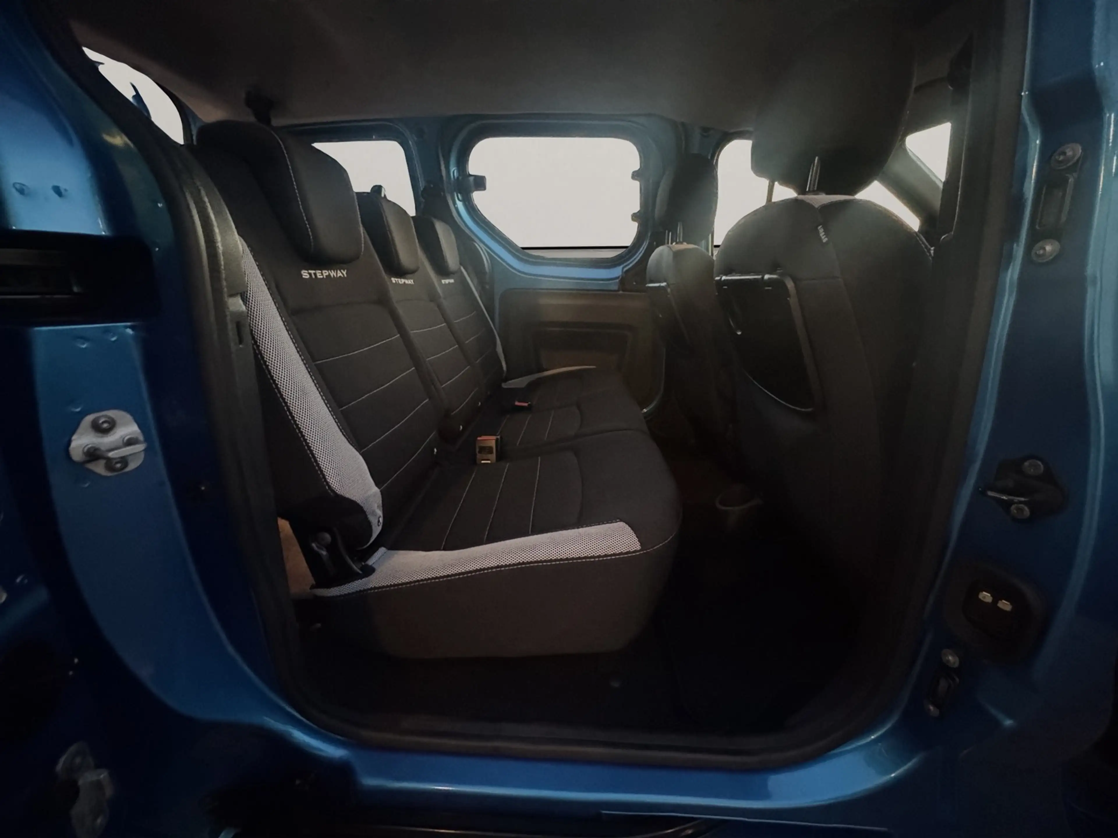 Dacia Dokker Stepway Celebration 1,6 Liter~SHZ~NAVIGATION~TEMPO — photo 15