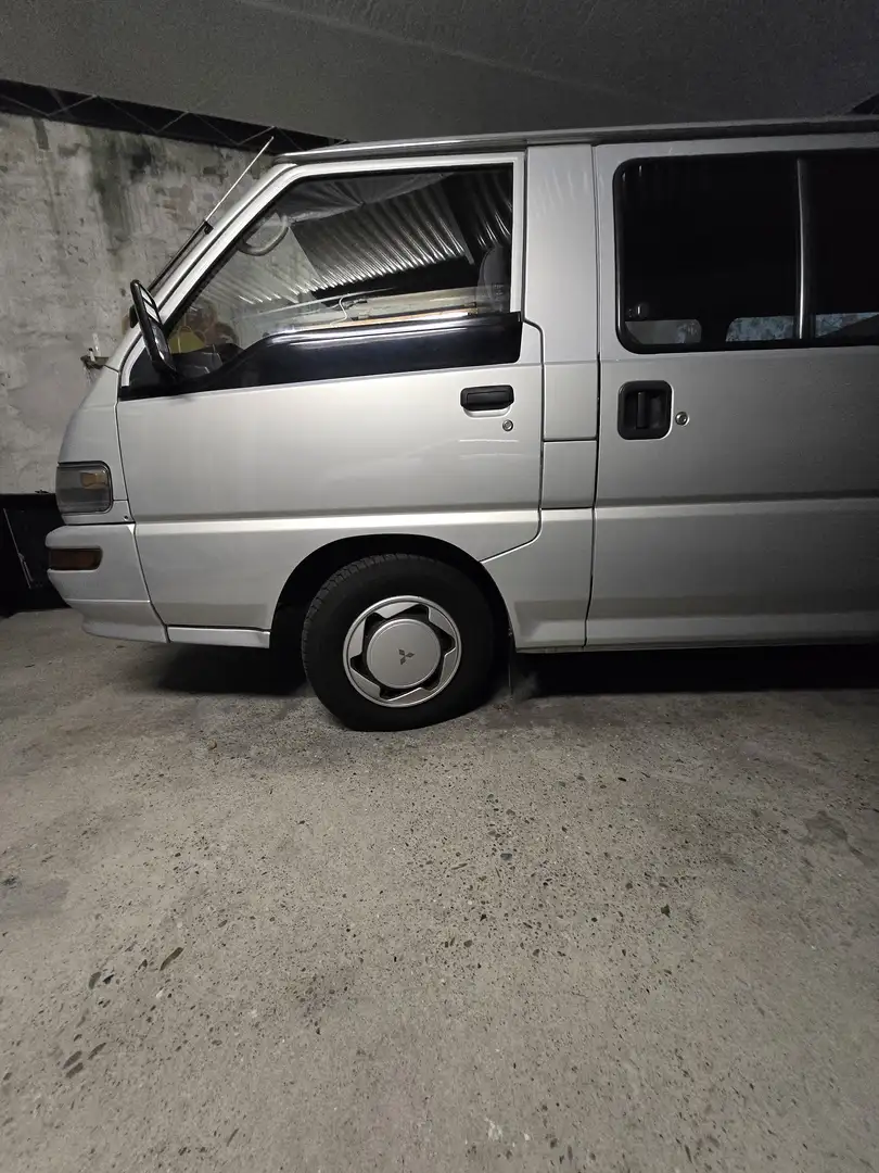 Mitsubishi L300 Benzin / LPG Plateado - 1