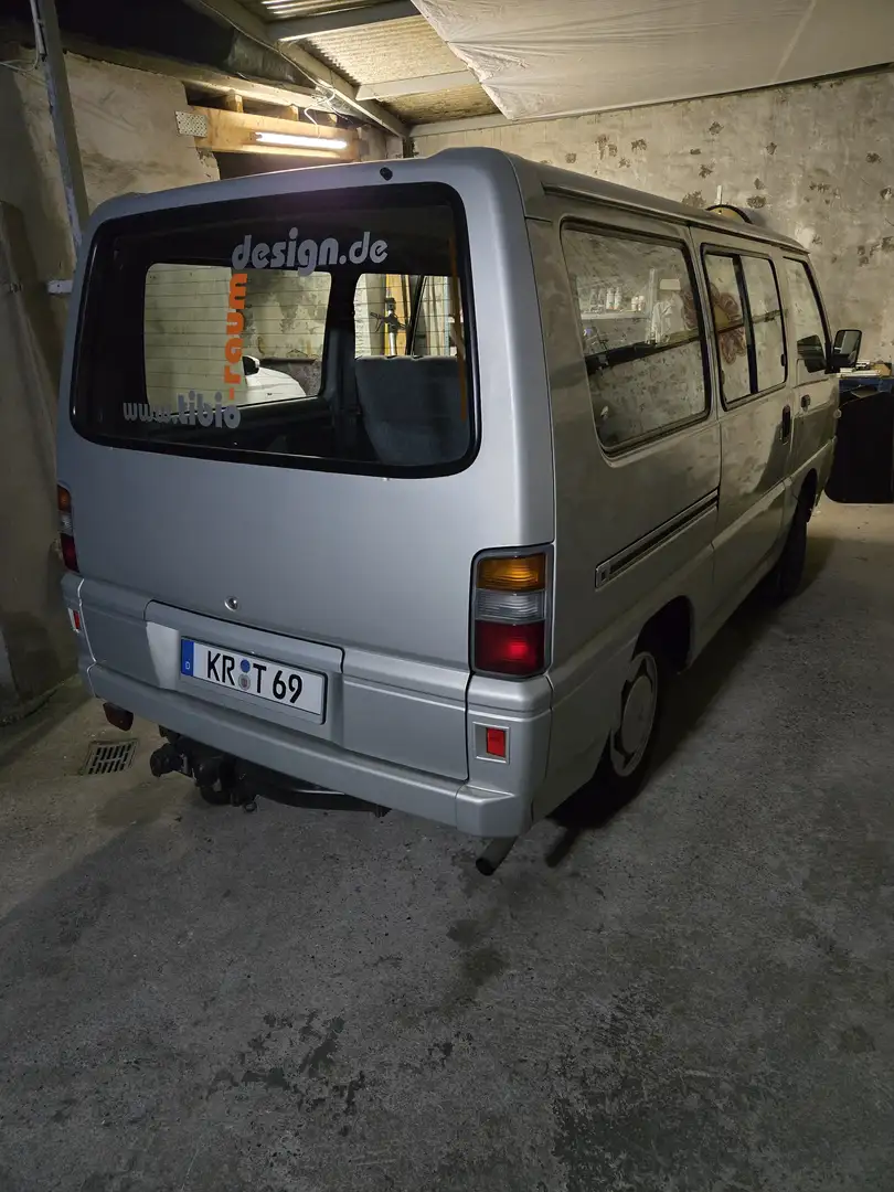 Mitsubishi L300 Benzin / LPG Plateado - 2