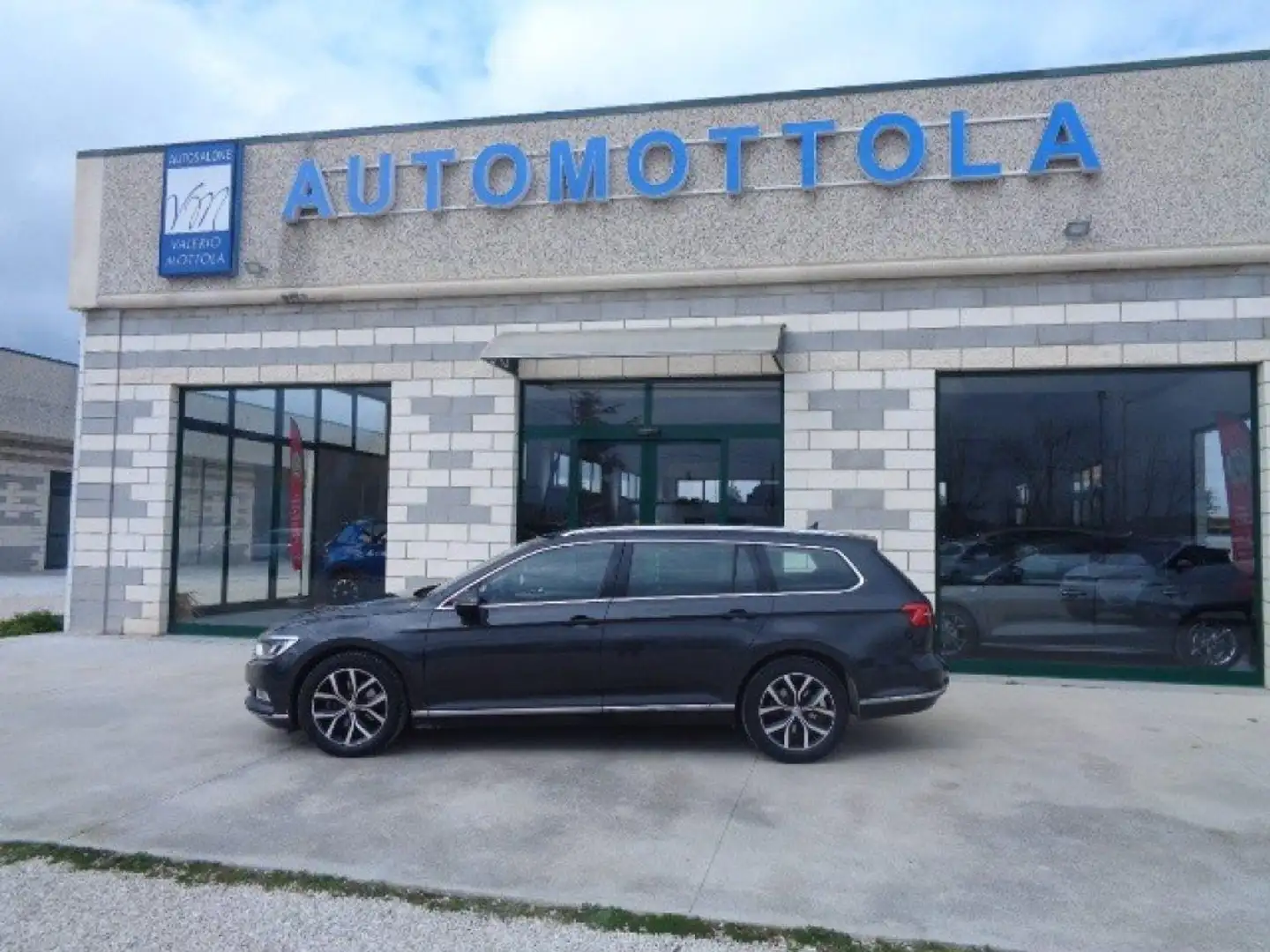 Volkswagen Passat Variant 2.0 TDI DSG Executive BlueMotion Tech. Gris - 1