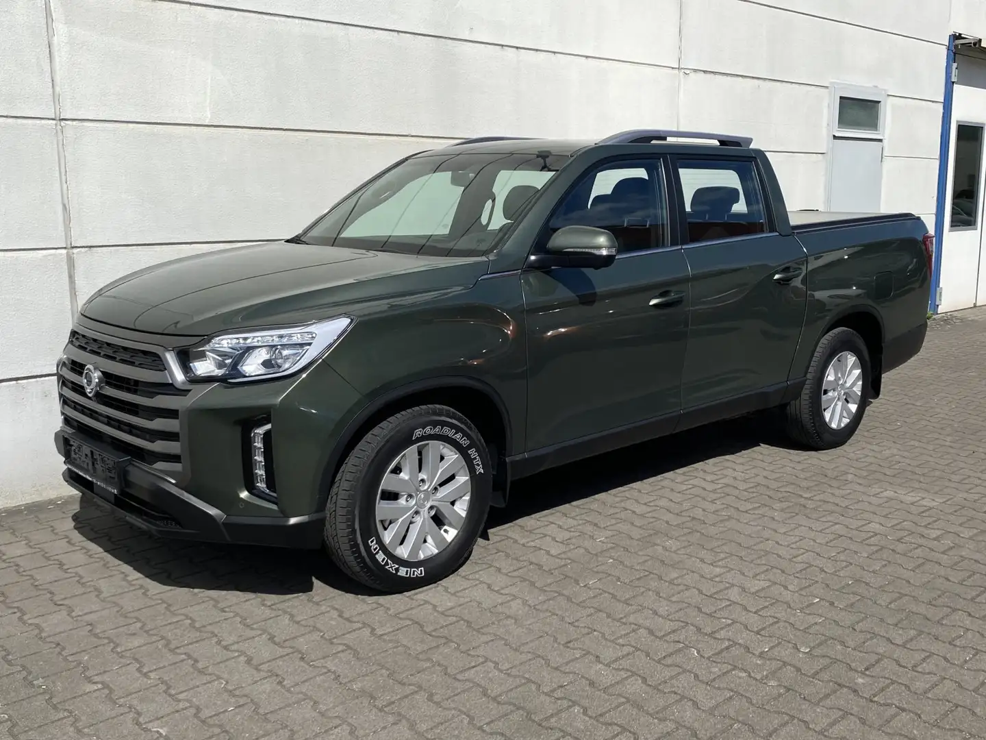 SsangYong Musso Grand 2,2 E-XDI AT 4WD  Sapphire 3,5t AHK 360RKam Vert - 2
