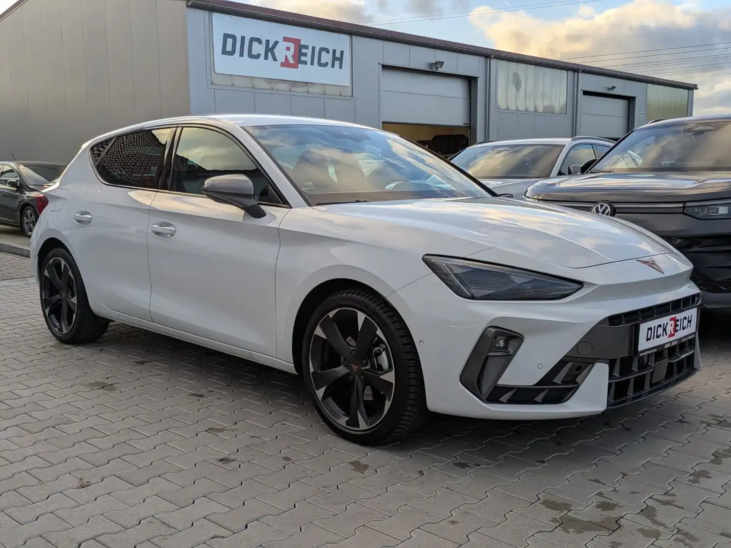 CUPRA Leon 1.5 eTSI EDGE DSG*ACC*KAM*18"5JGARANTIE Weiß - 1