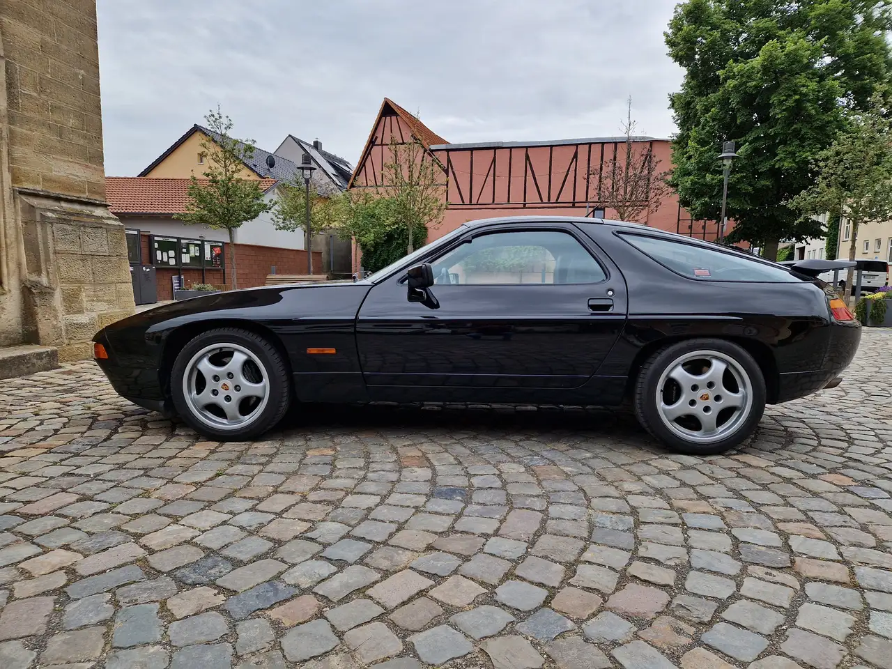 Porsche 928