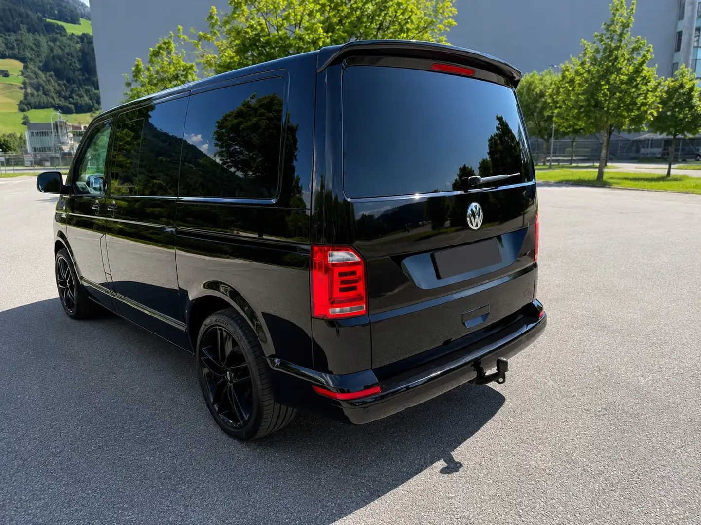 Volkswagen T6 Multivan Multivan Highline 2,0 TDI 4Motion BMT DSG Highline Schwarz - 2