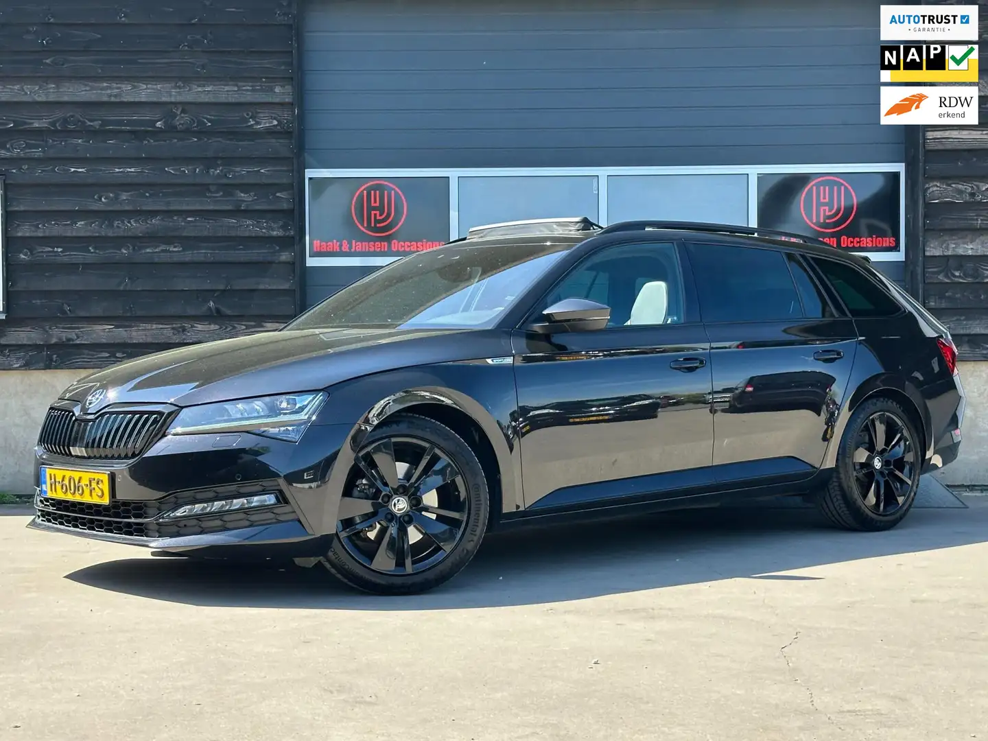 Skoda Superb Combi 1.5 TSI ACT Sportline Business Panorama Zwart - 1