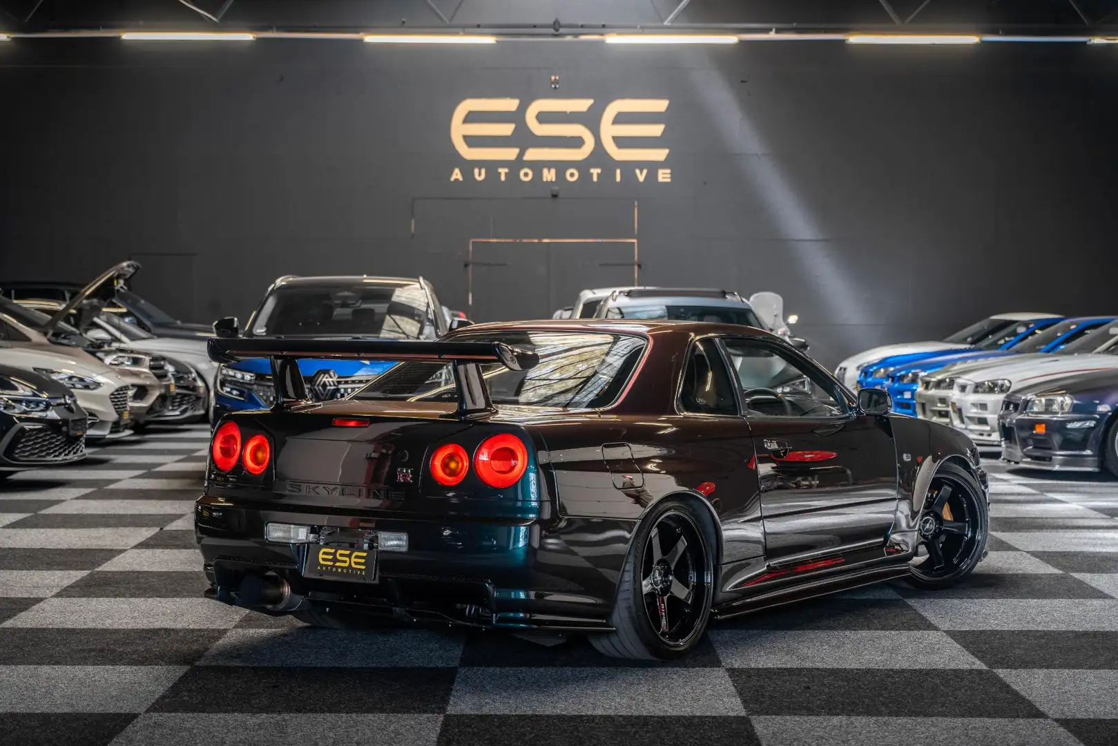 Nissan Skyline R34 GTR V-spec Midnight Purple II - 2