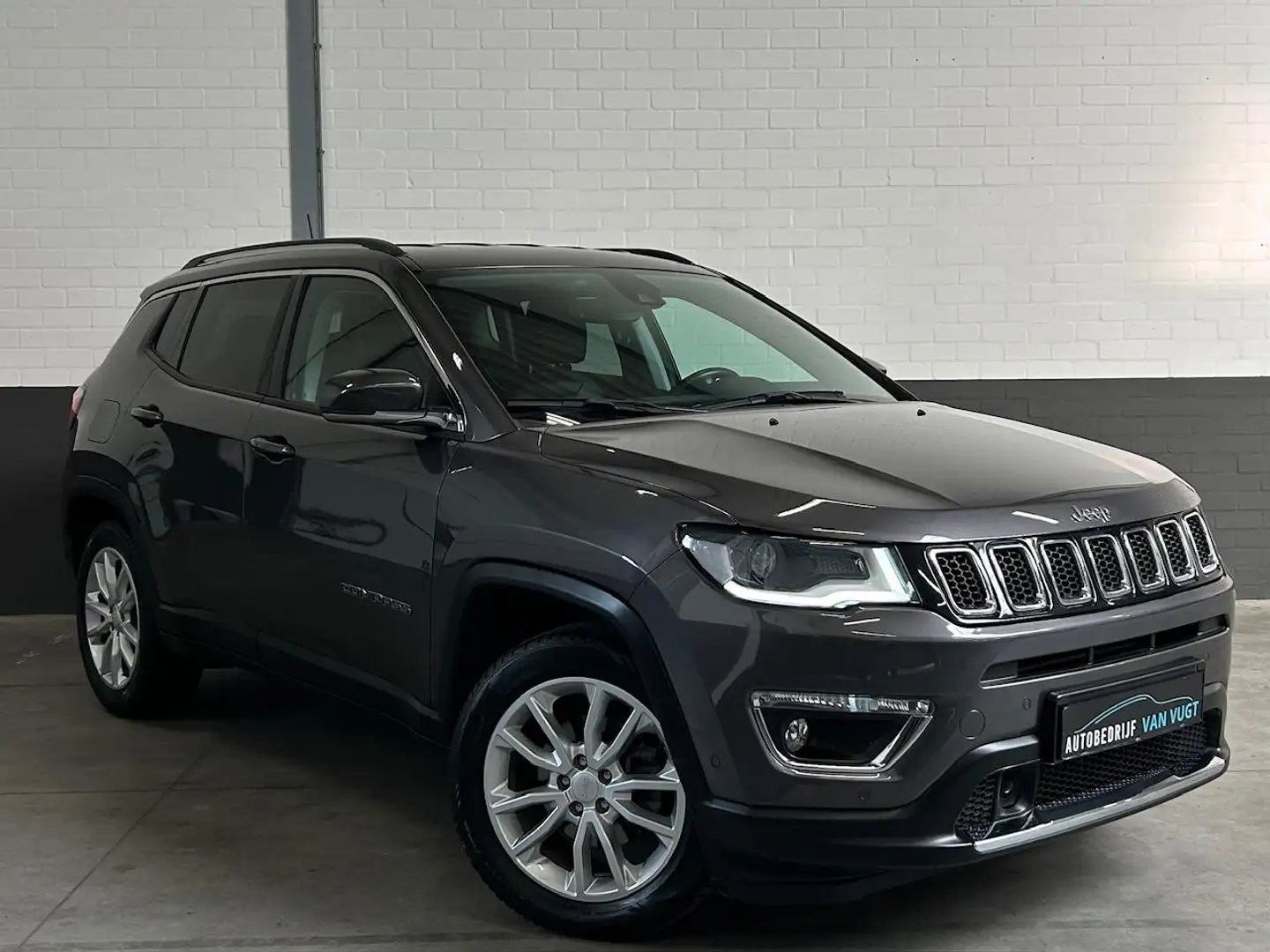 Jeep Compass 1.3T automaat, 1750 kg trekgewicht, Apple Android, Grijs - 2