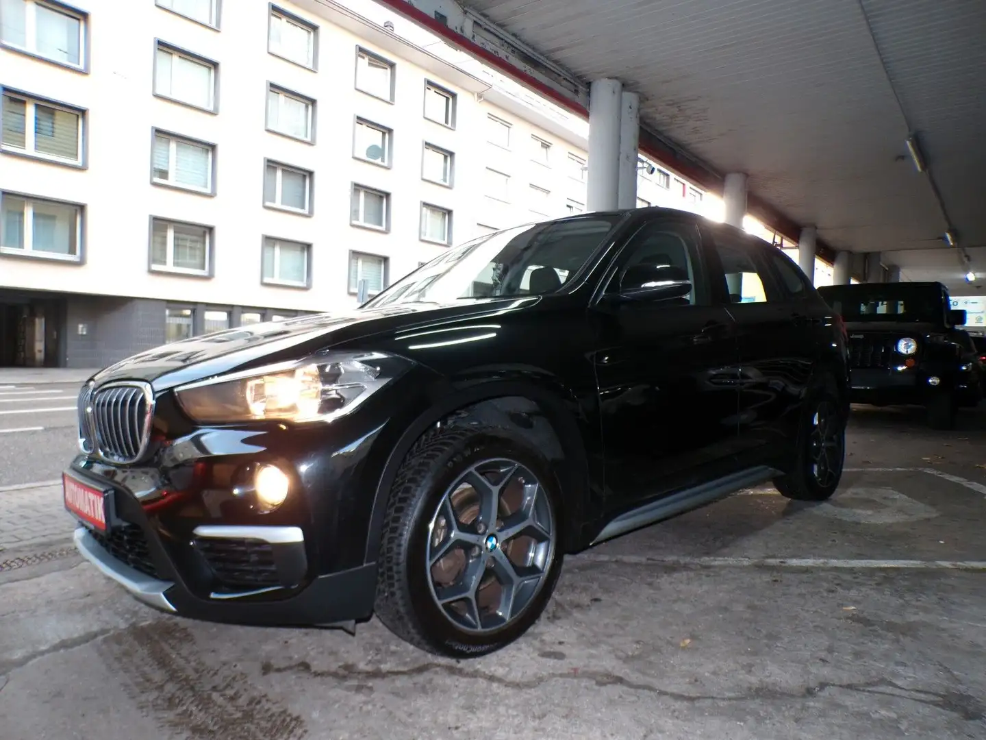 BMW X1 sDrive 18 i xLine/Automatik/1Hand/Garantie Negro - 2