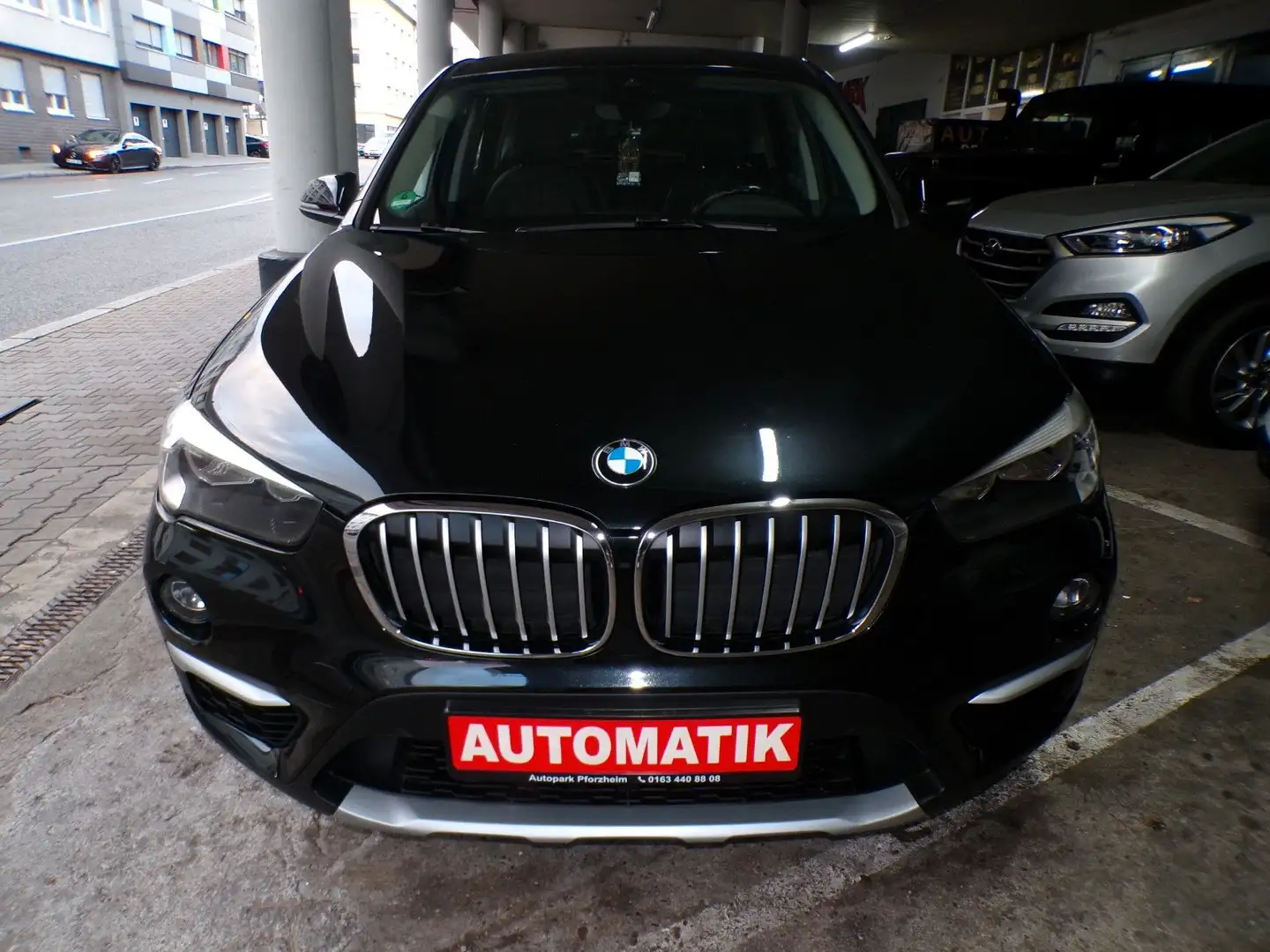 BMW X1 sDrive 18 i xLine/Automatik/1Hand/Garantie Schwarz - 2