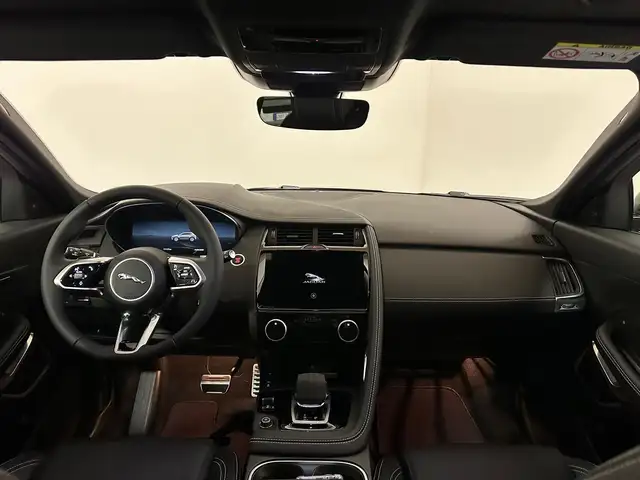 Jaguar E-Pace view 4