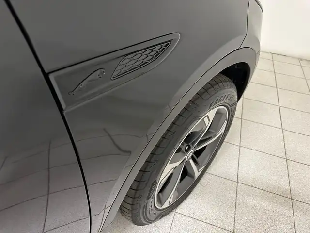 Jaguar E-Pace view 15