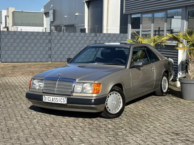 Mercedes-Benz 230 230CE Coupe W124 1988!!
