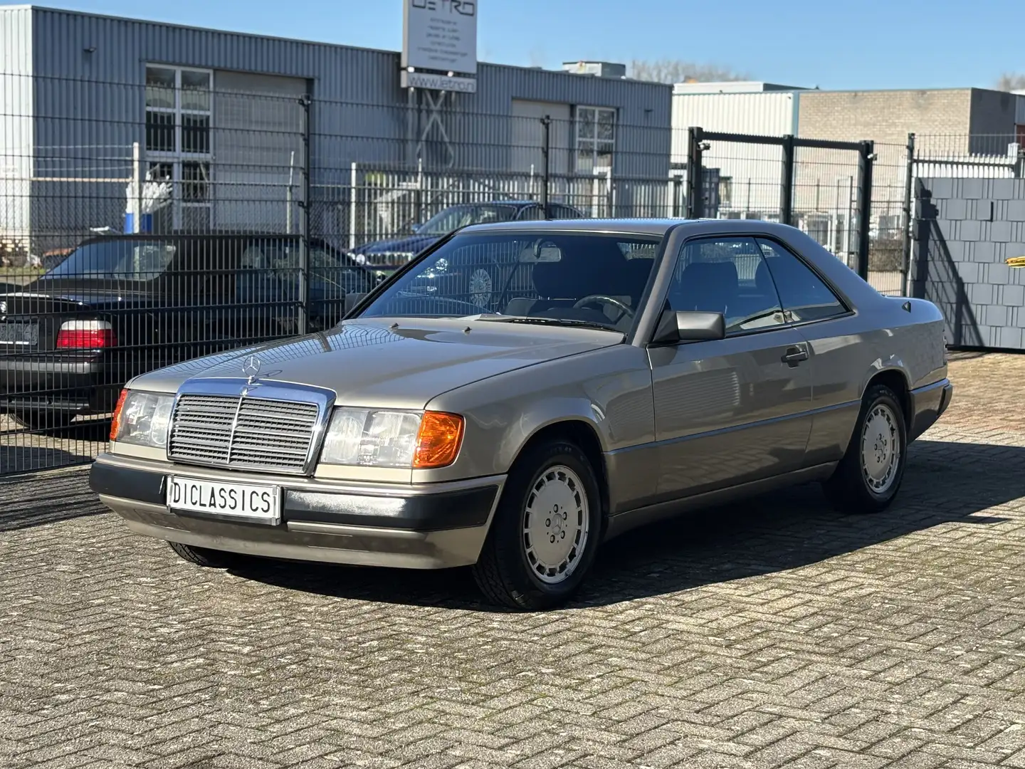 Mercedes-Benz 230 230CE Coupe W124 1987!! Beige - 2