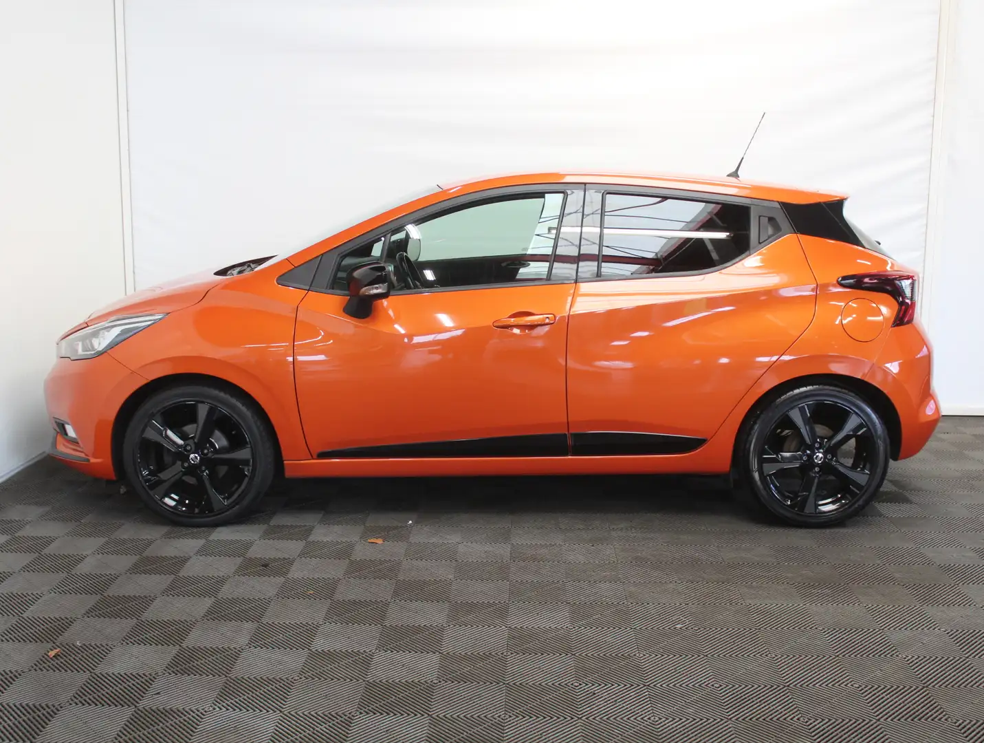 Nissan Micra 1.0L Acenta AIRCO | LED | CARPLAY | LMV | TREKHAAK Oranje - 2