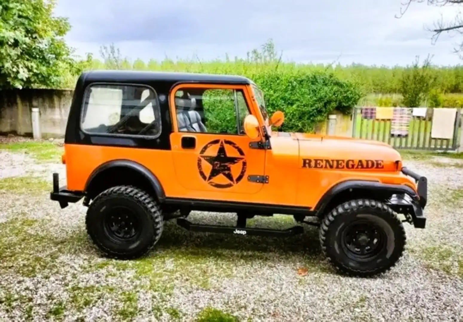 Jeep CJ-7 Renegade Portocaliu - 1